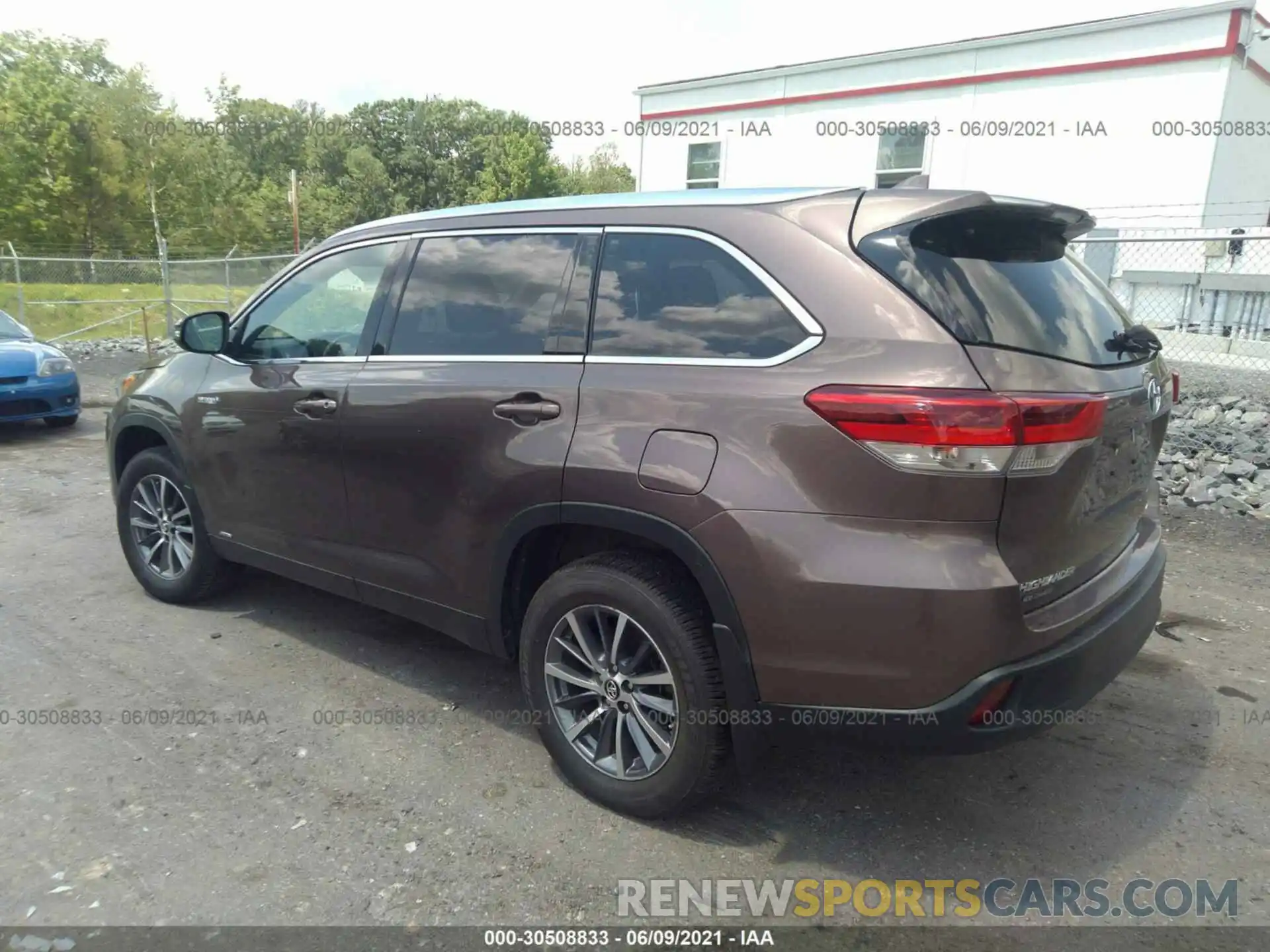 3 Photograph of a damaged car 5TDJGRFH4KS071364 TOYOTA HIGHLANDER 2019