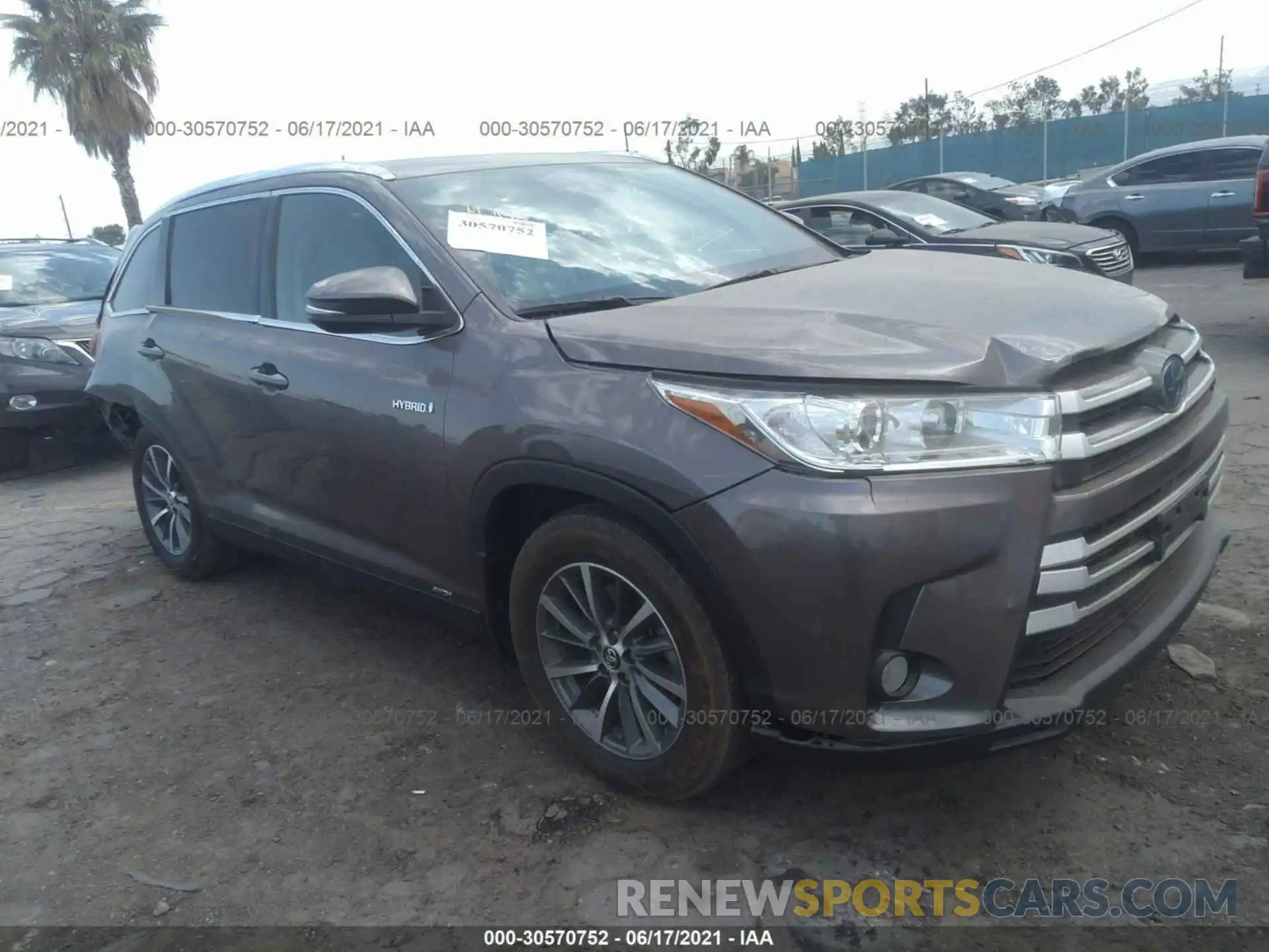 1 Photograph of a damaged car 5TDJGRFH4KS073664 TOYOTA HIGHLANDER 2019