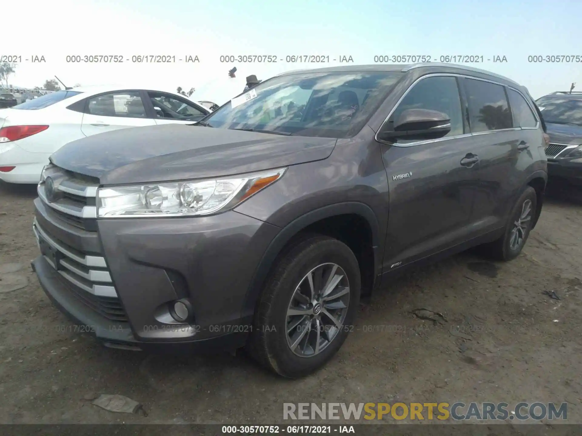 2 Photograph of a damaged car 5TDJGRFH4KS073664 TOYOTA HIGHLANDER 2019