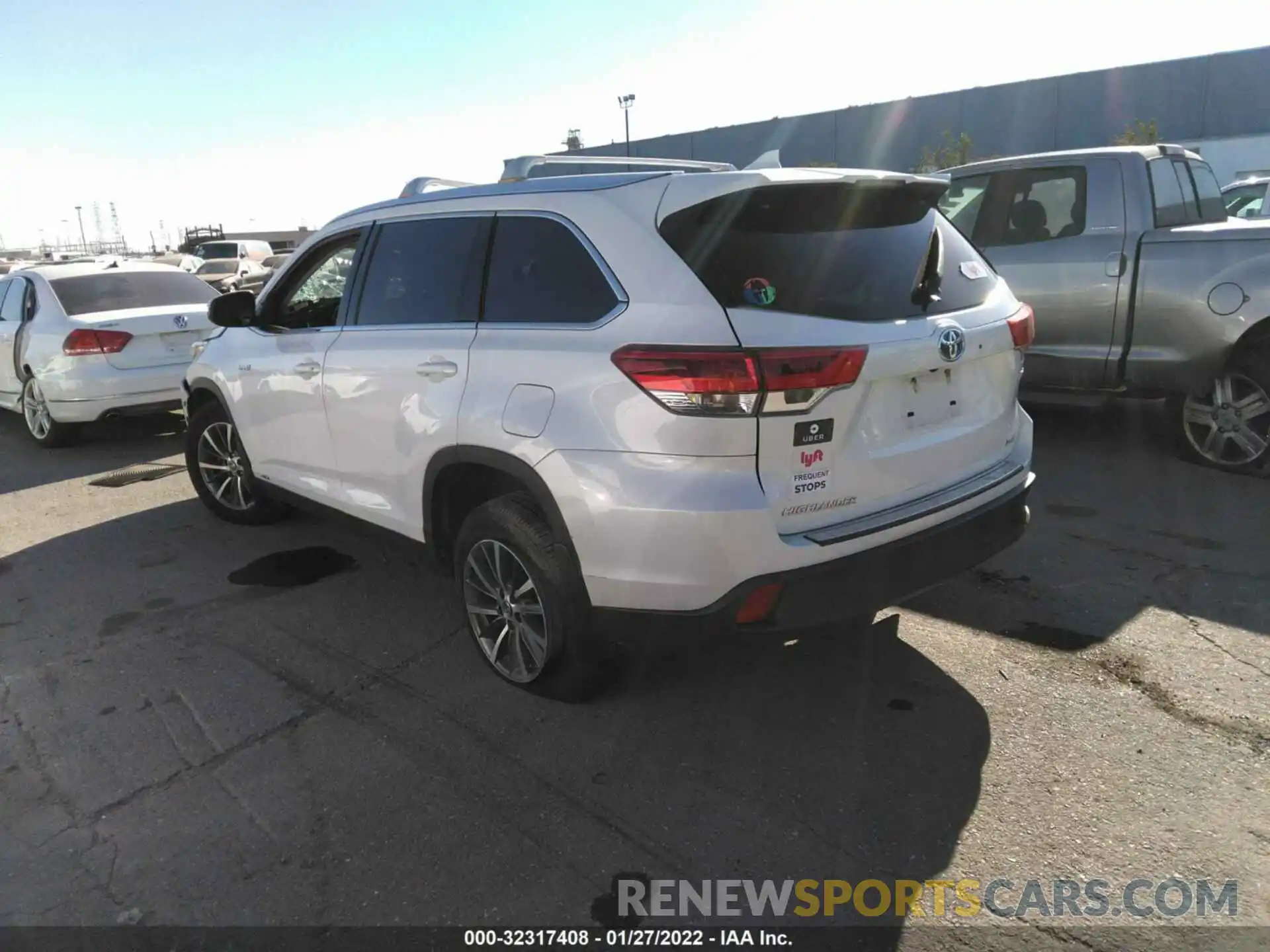 3 Photograph of a damaged car 5TDJGRFH4KS075284 TOYOTA HIGHLANDER 2019