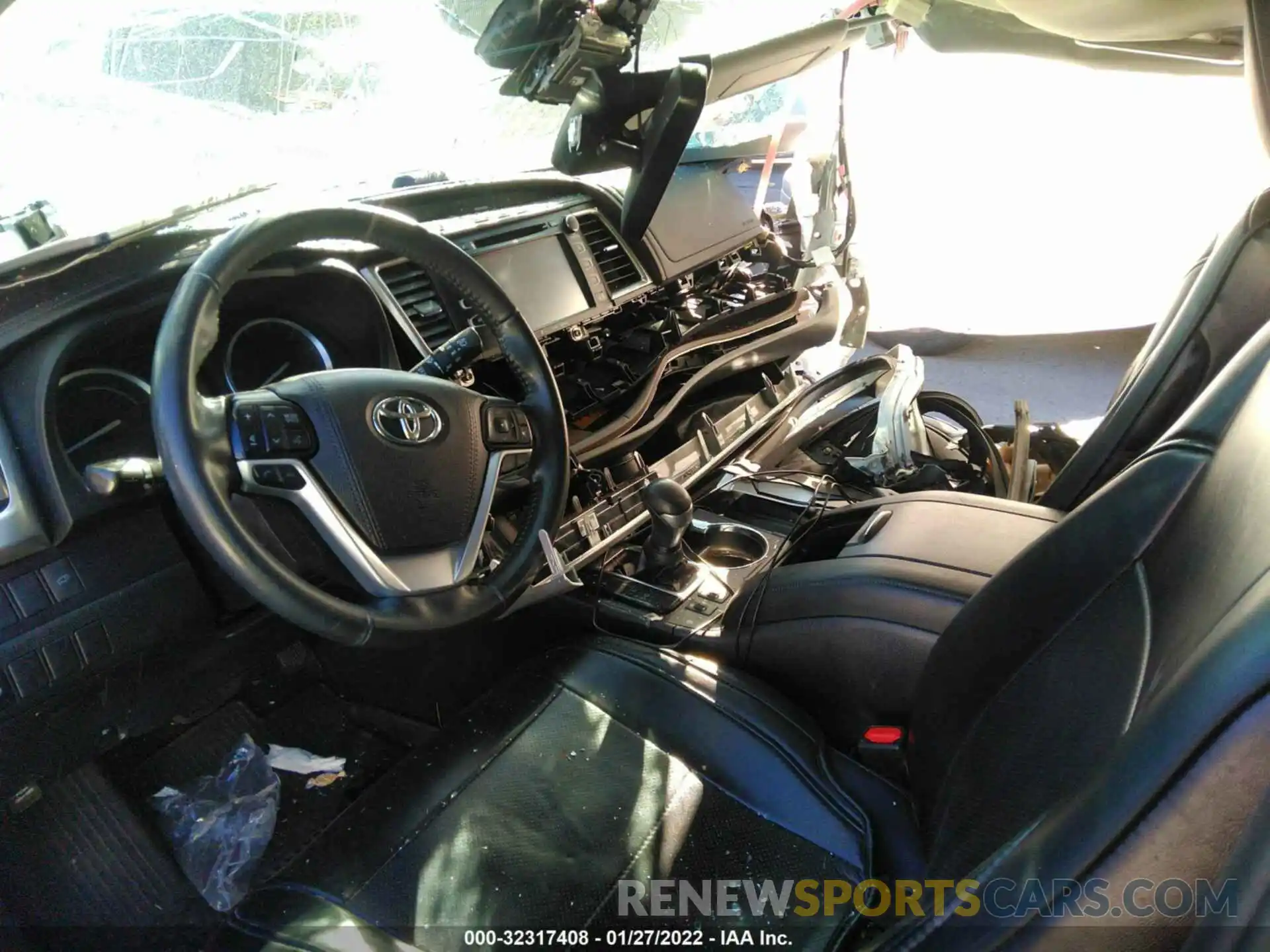 5 Photograph of a damaged car 5TDJGRFH4KS075284 TOYOTA HIGHLANDER 2019