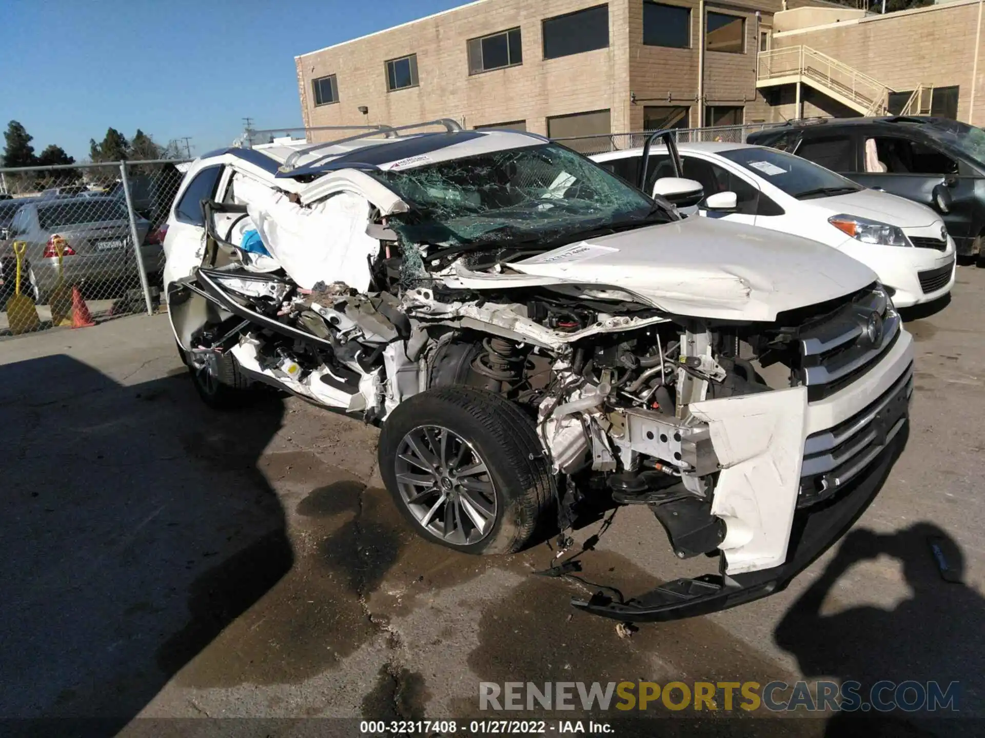 6 Photograph of a damaged car 5TDJGRFH4KS075284 TOYOTA HIGHLANDER 2019