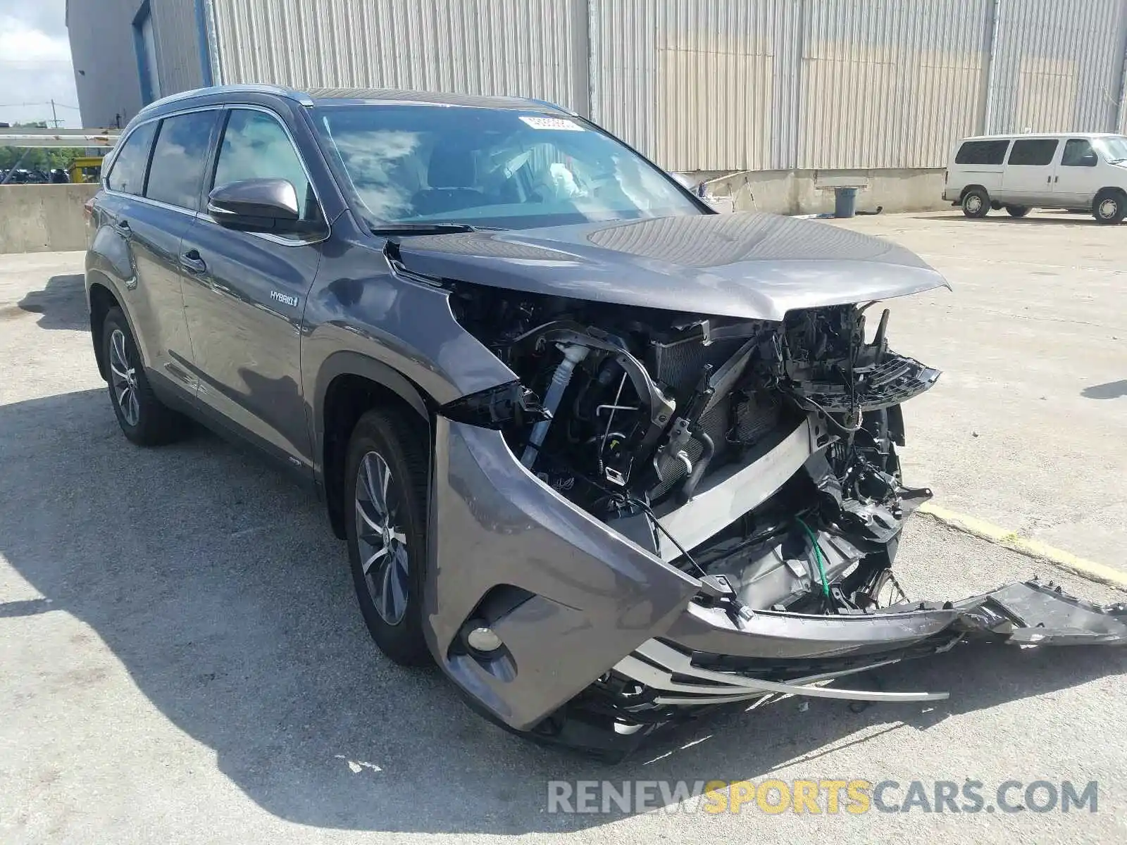 1 Photograph of a damaged car 5TDJGRFH4KS076998 TOYOTA HIGHLANDER 2019