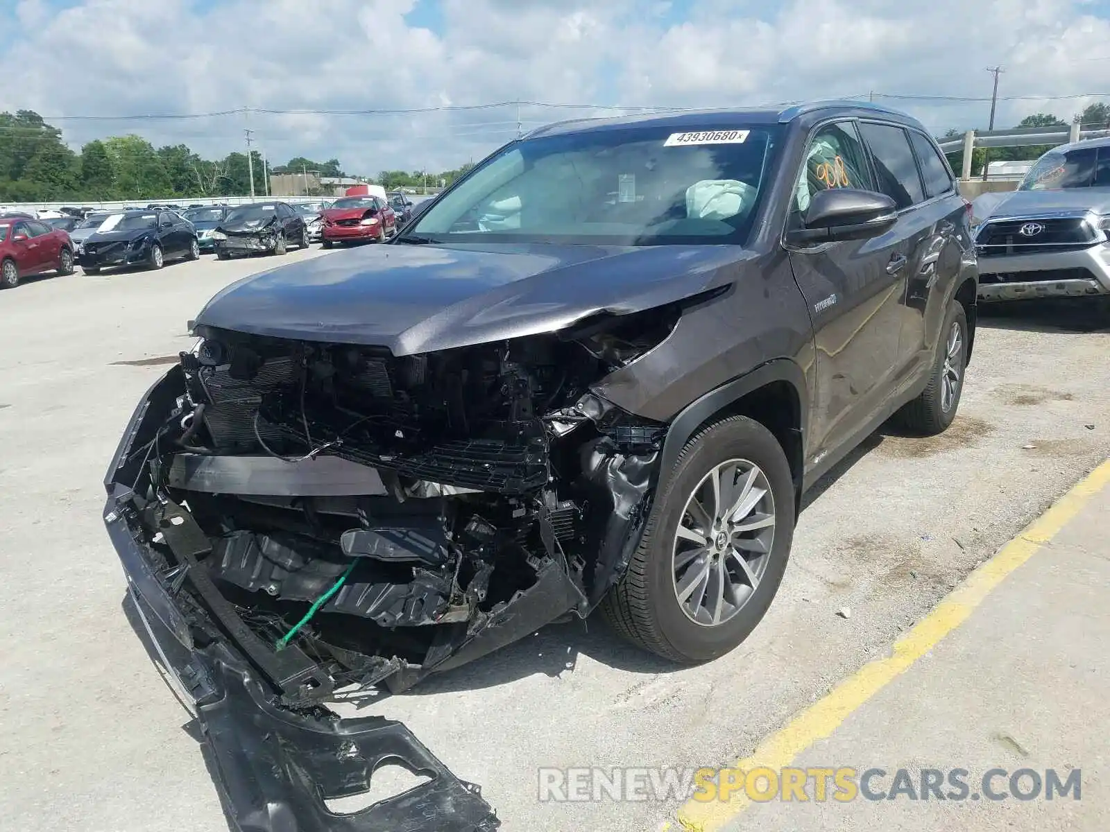 2 Photograph of a damaged car 5TDJGRFH4KS076998 TOYOTA HIGHLANDER 2019