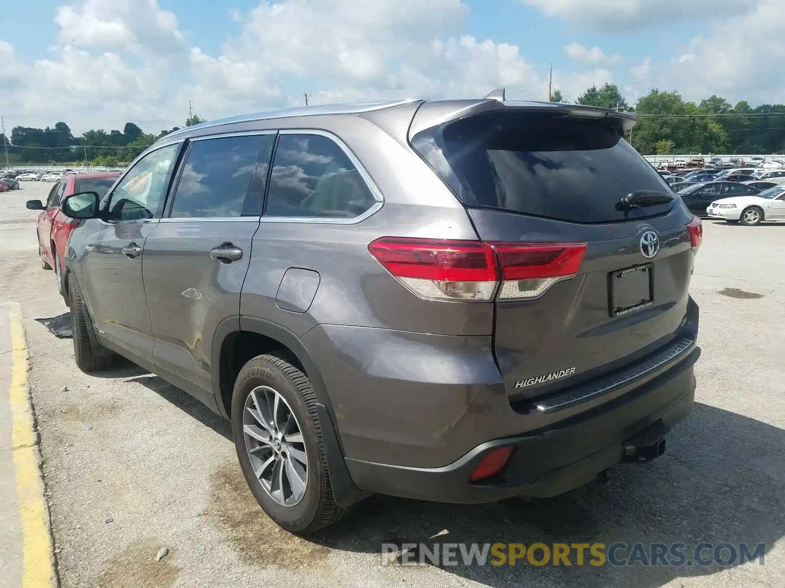 3 Photograph of a damaged car 5TDJGRFH4KS076998 TOYOTA HIGHLANDER 2019