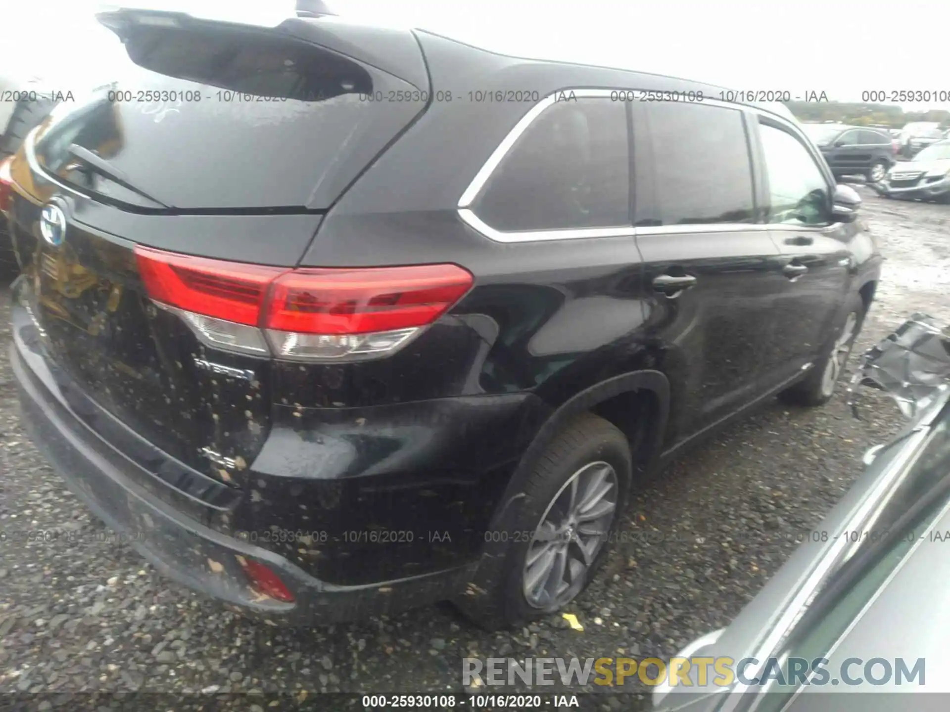 4 Photograph of a damaged car 5TDJGRFH5KS057182 TOYOTA HIGHLANDER 2019