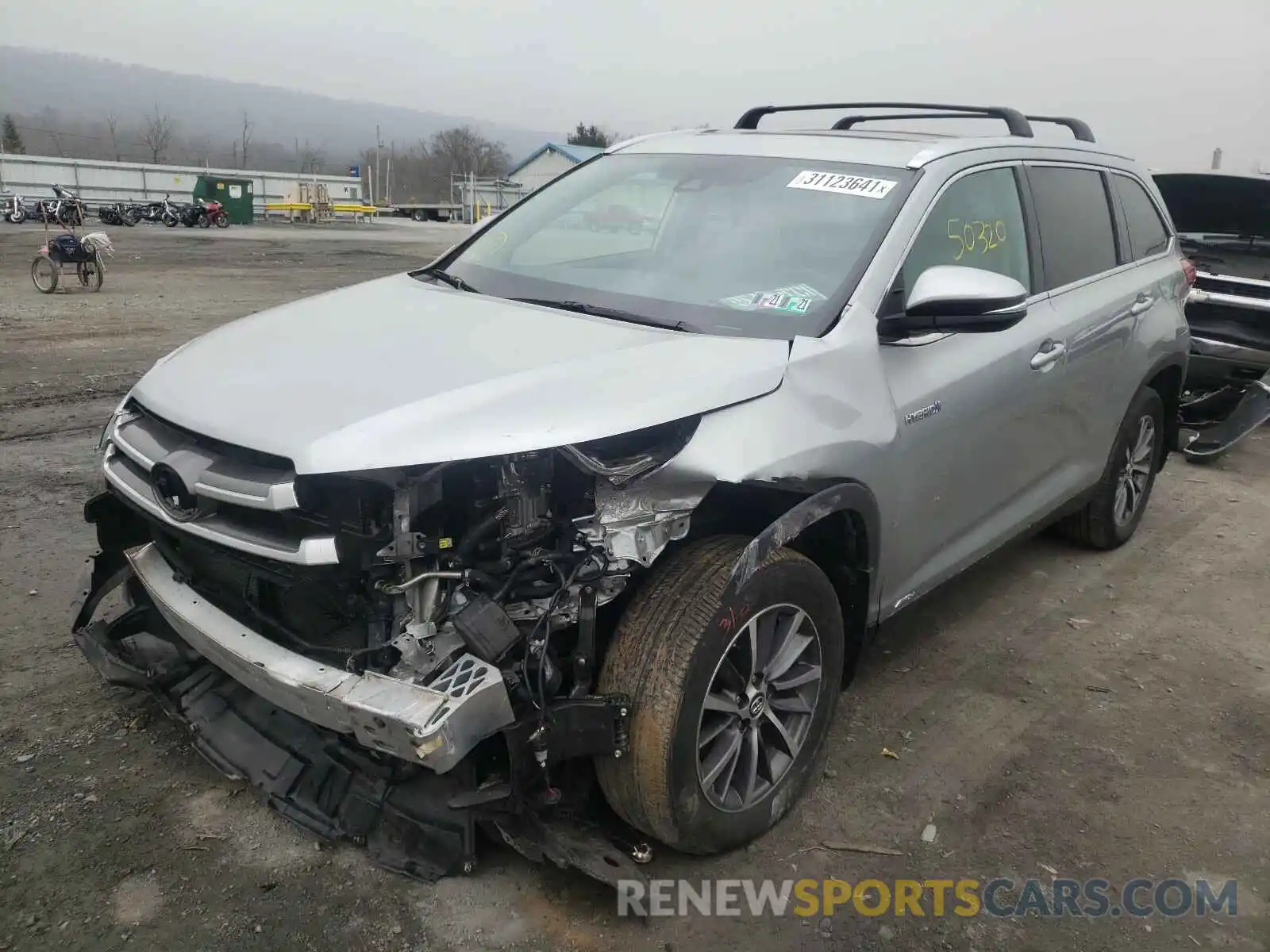 2 Photograph of a damaged car 5TDJGRFH5KS059322 TOYOTA HIGHLANDER 2019