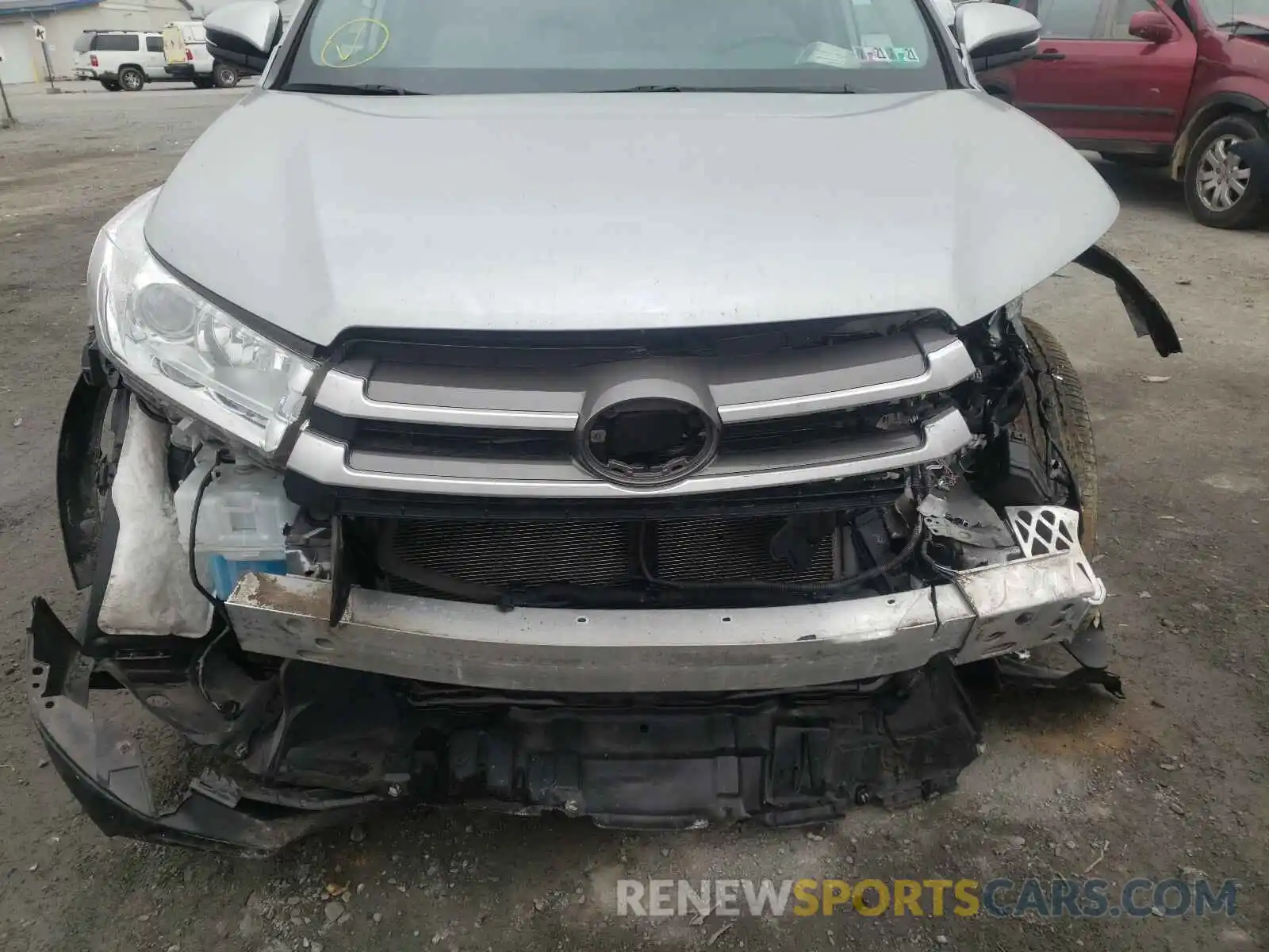 9 Photograph of a damaged car 5TDJGRFH5KS059322 TOYOTA HIGHLANDER 2019