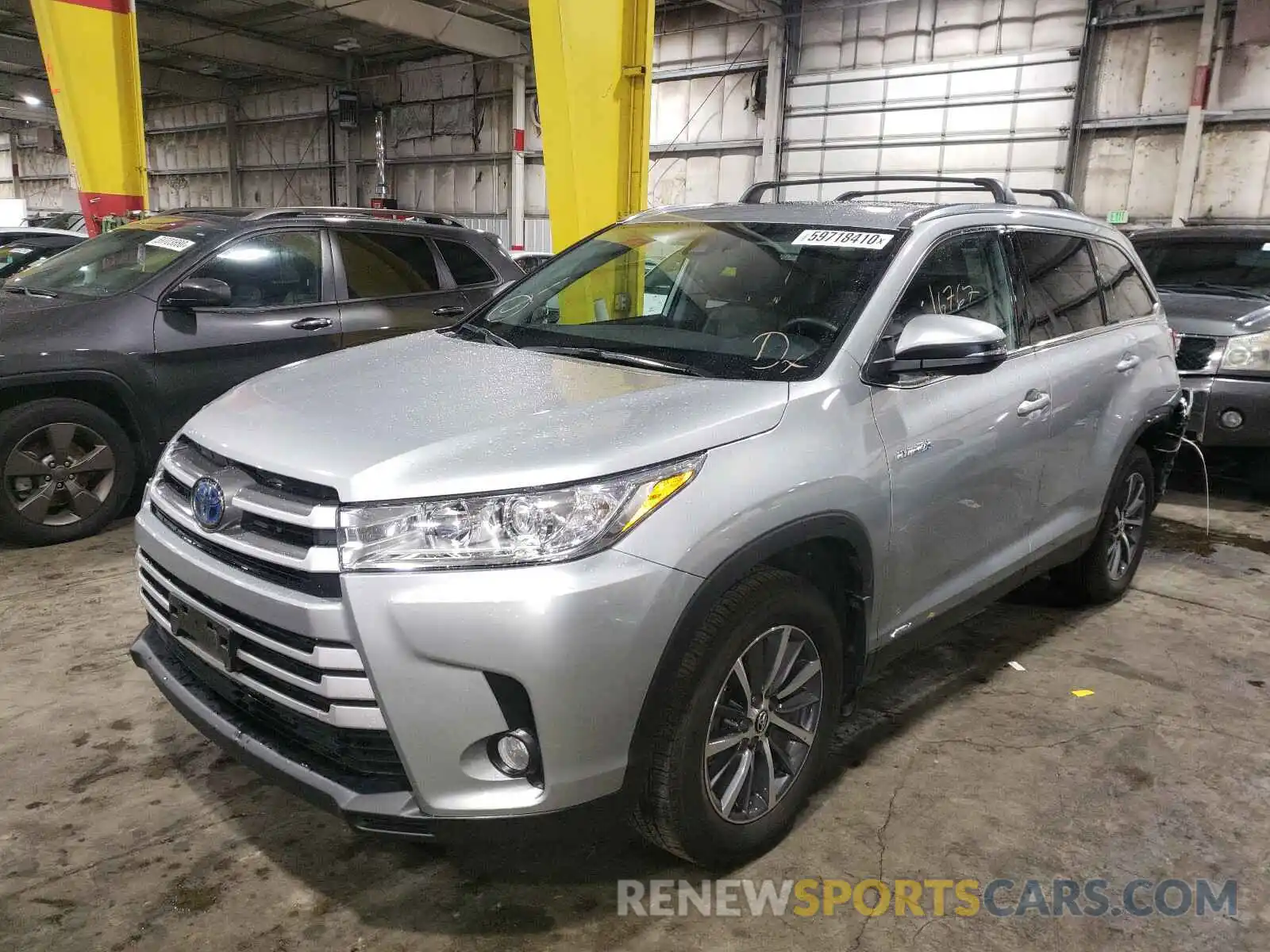 2 Photograph of a damaged car 5TDJGRFH5KS062544 TOYOTA HIGHLANDER 2019