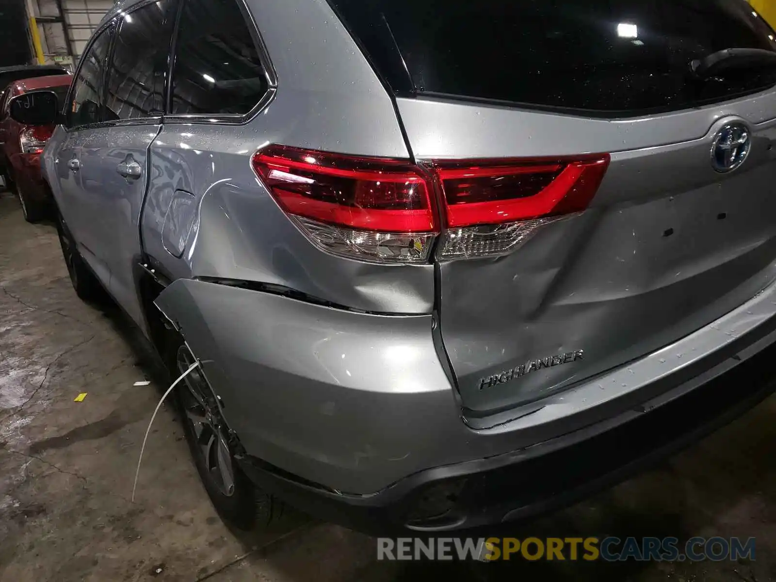 9 Photograph of a damaged car 5TDJGRFH5KS062544 TOYOTA HIGHLANDER 2019