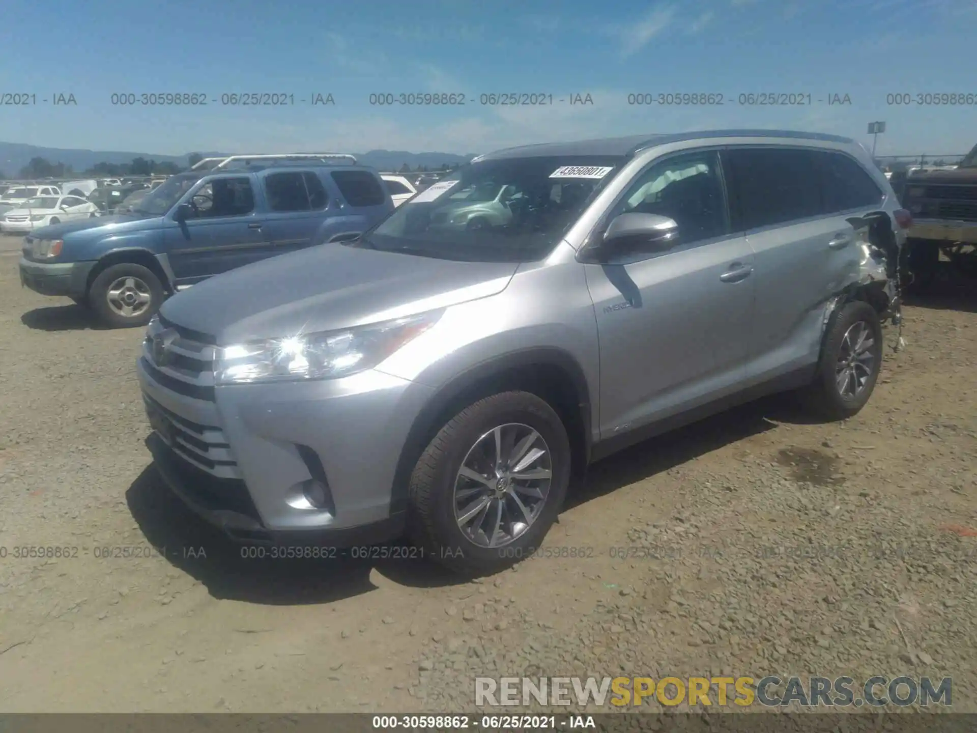 2 Photograph of a damaged car 5TDJGRFH5KS062849 TOYOTA HIGHLANDER 2019