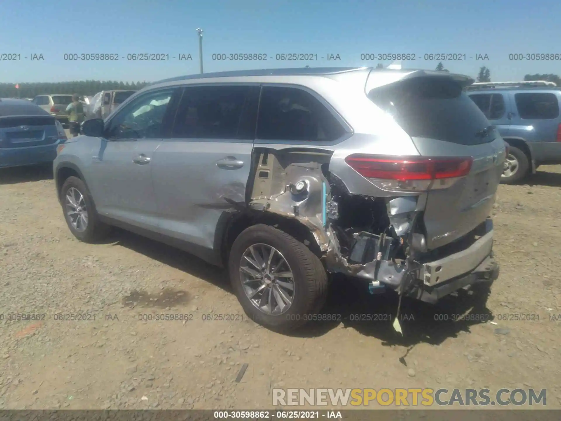 3 Photograph of a damaged car 5TDJGRFH5KS062849 TOYOTA HIGHLANDER 2019