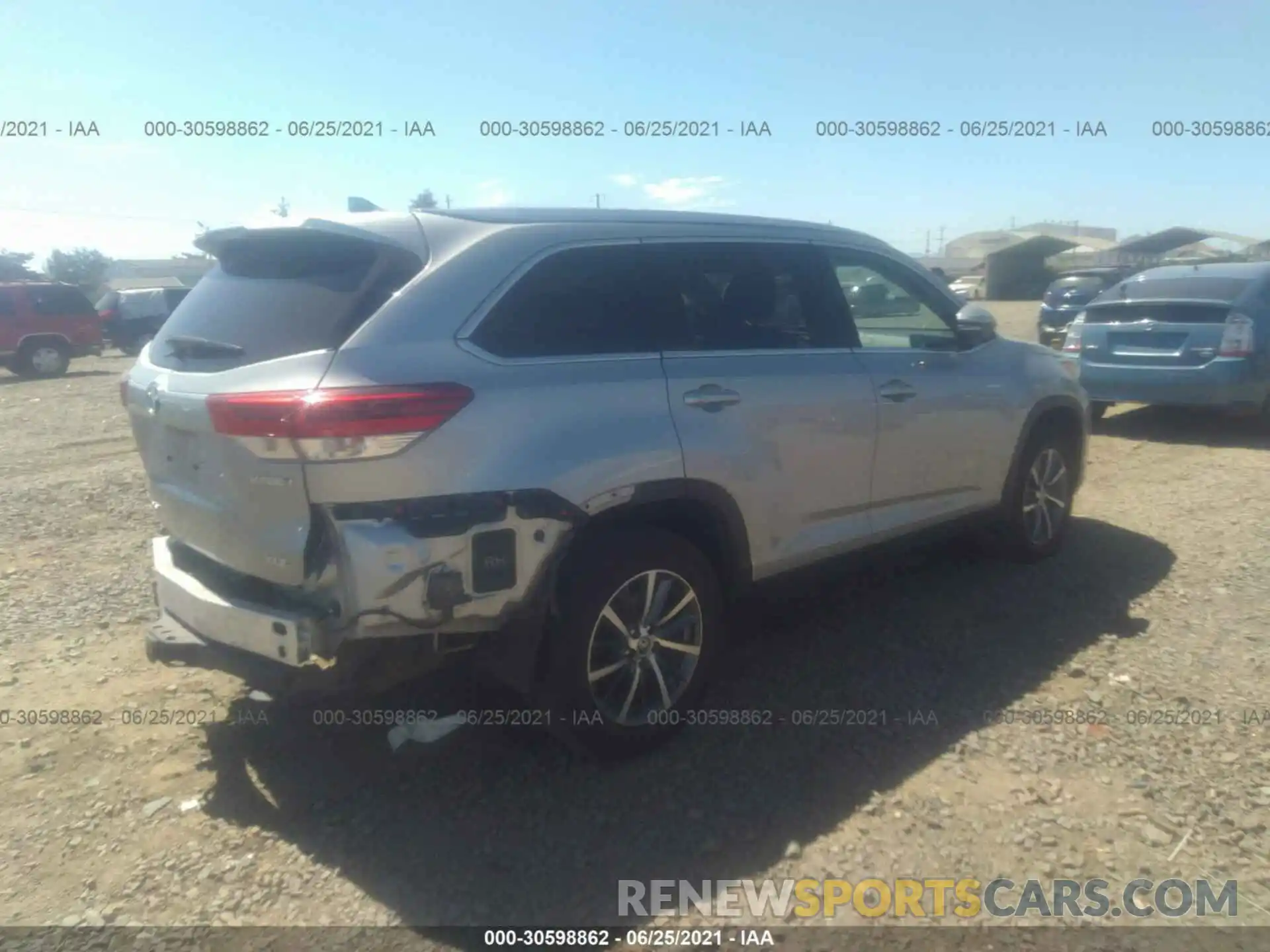 4 Photograph of a damaged car 5TDJGRFH5KS062849 TOYOTA HIGHLANDER 2019