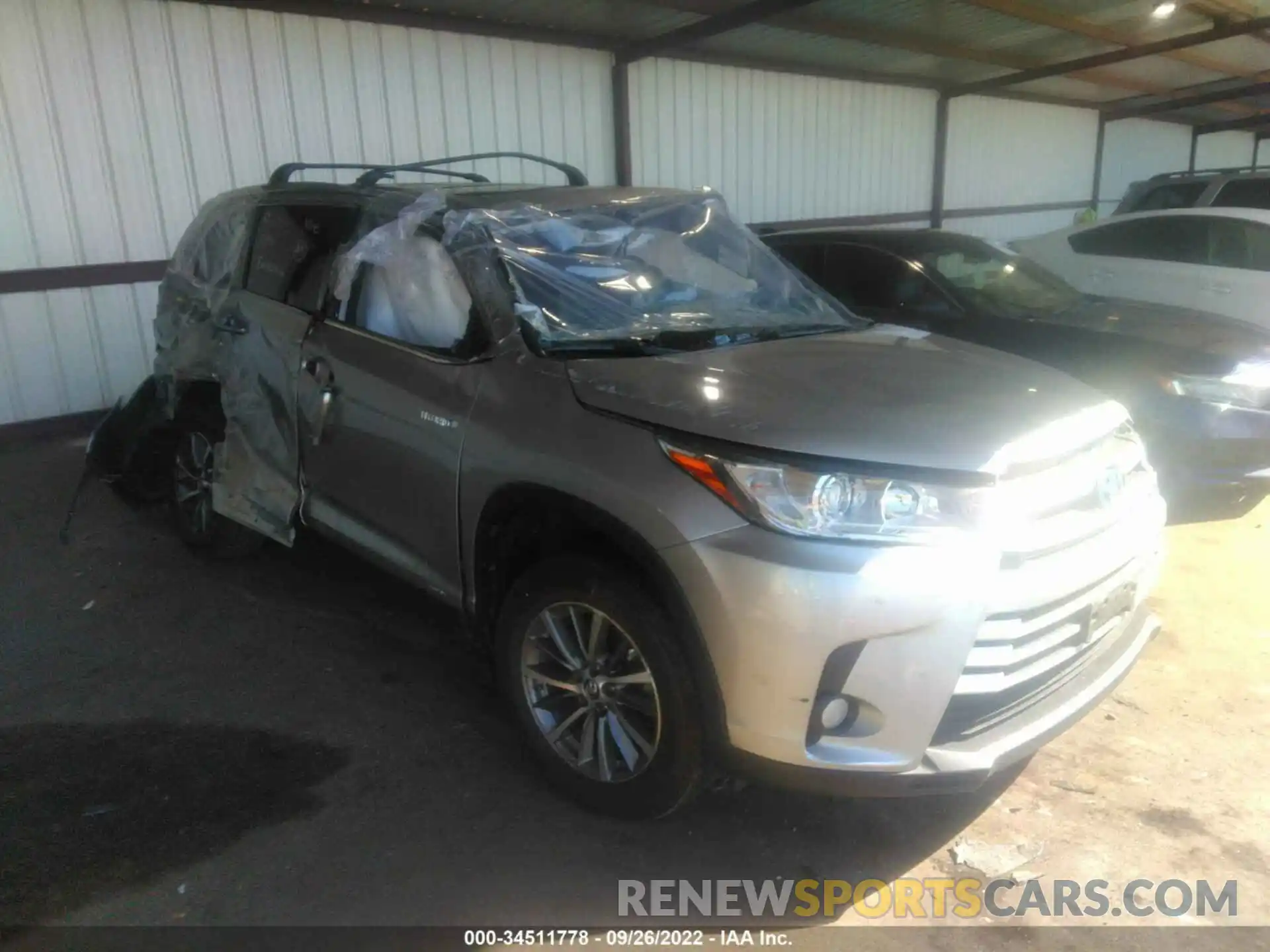 1 Photograph of a damaged car 5TDJGRFH5KS064682 TOYOTA HIGHLANDER 2019