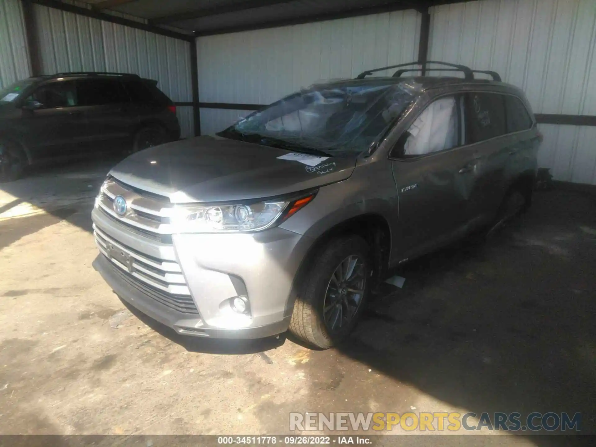 2 Photograph of a damaged car 5TDJGRFH5KS064682 TOYOTA HIGHLANDER 2019