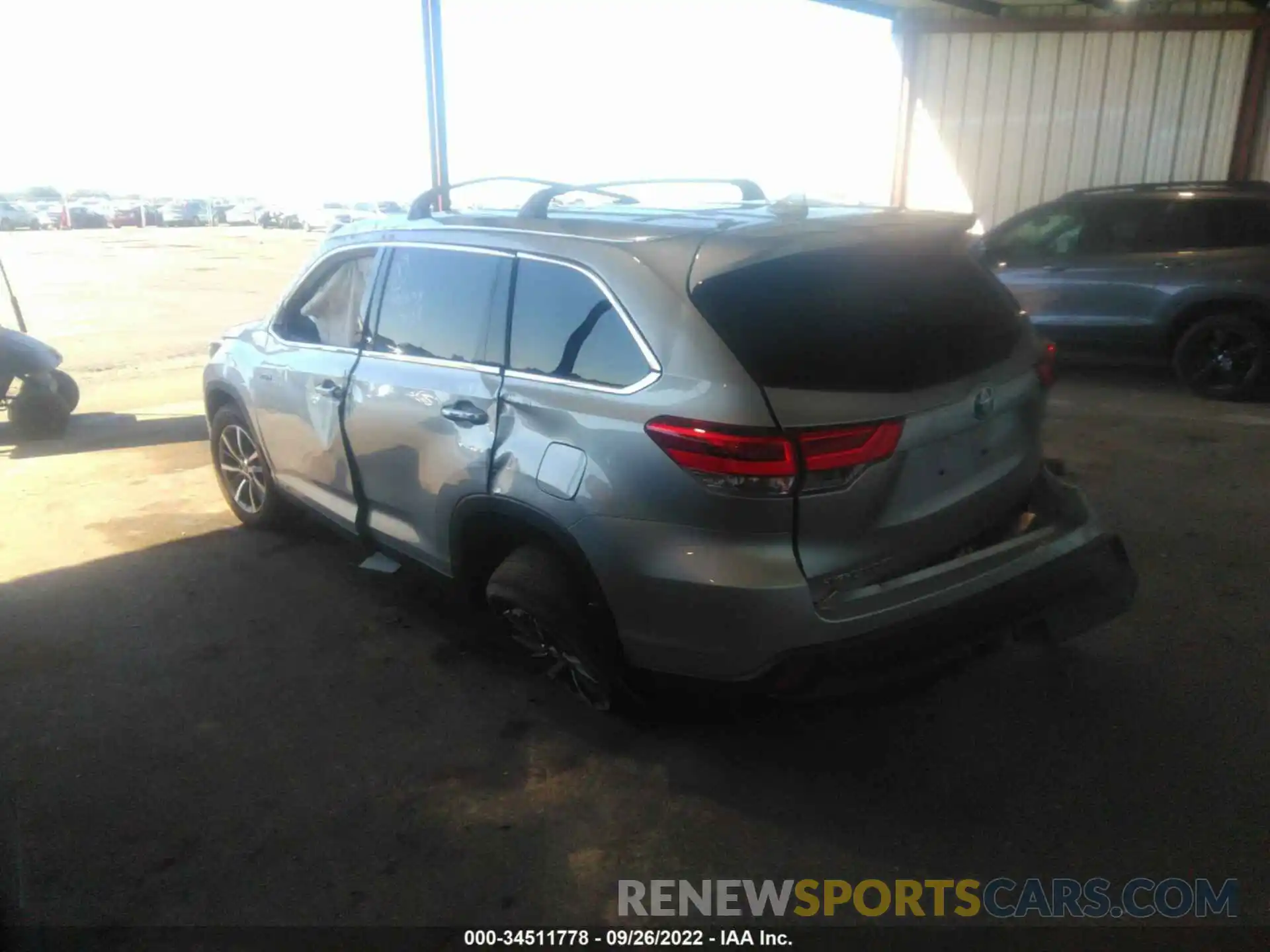 3 Photograph of a damaged car 5TDJGRFH5KS064682 TOYOTA HIGHLANDER 2019