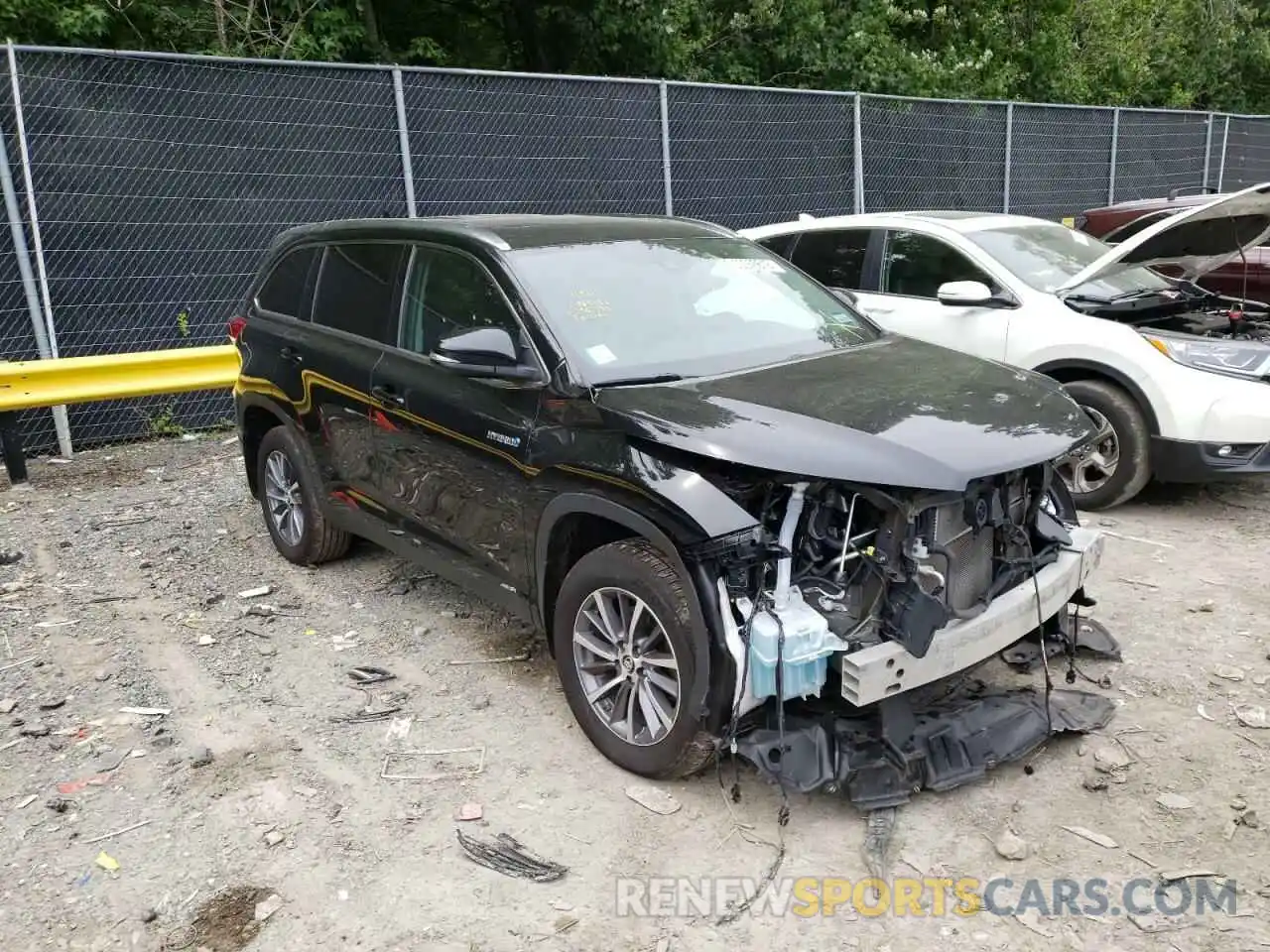 1 Photograph of a damaged car 5TDJGRFH5KS065136 TOYOTA HIGHLANDER 2019