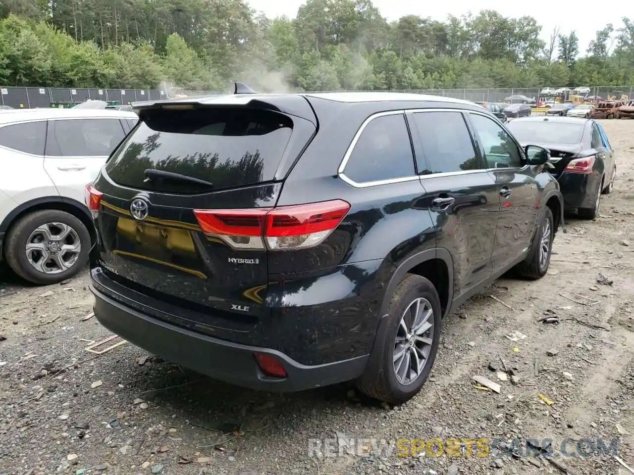 4 Photograph of a damaged car 5TDJGRFH5KS065136 TOYOTA HIGHLANDER 2019