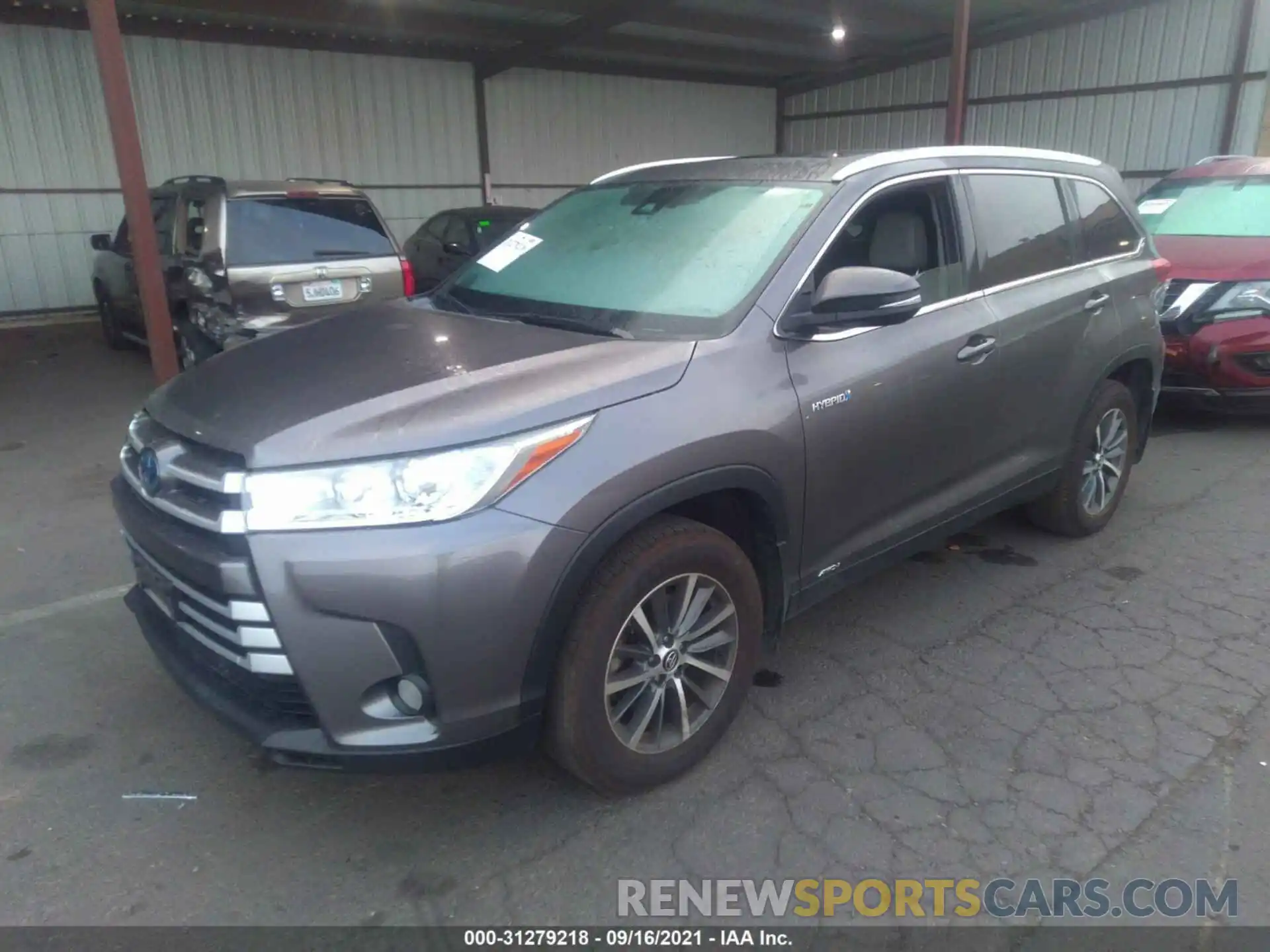 2 Photograph of a damaged car 5TDJGRFH5KS066805 TOYOTA HIGHLANDER 2019