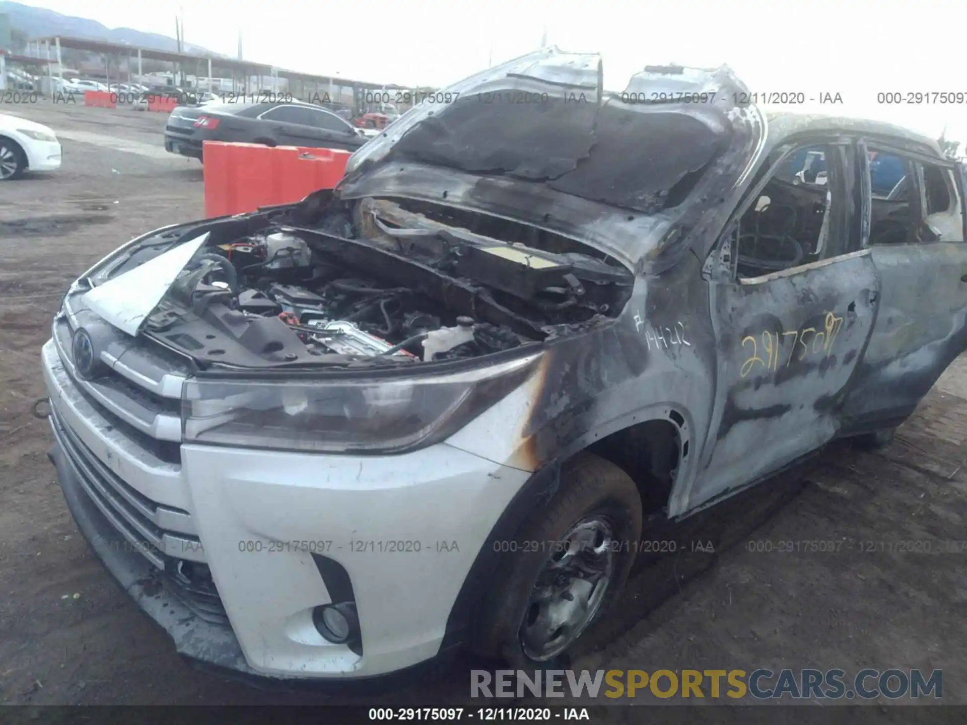 2 Photograph of a damaged car 5TDJGRFH5KS068327 TOYOTA HIGHLANDER 2019