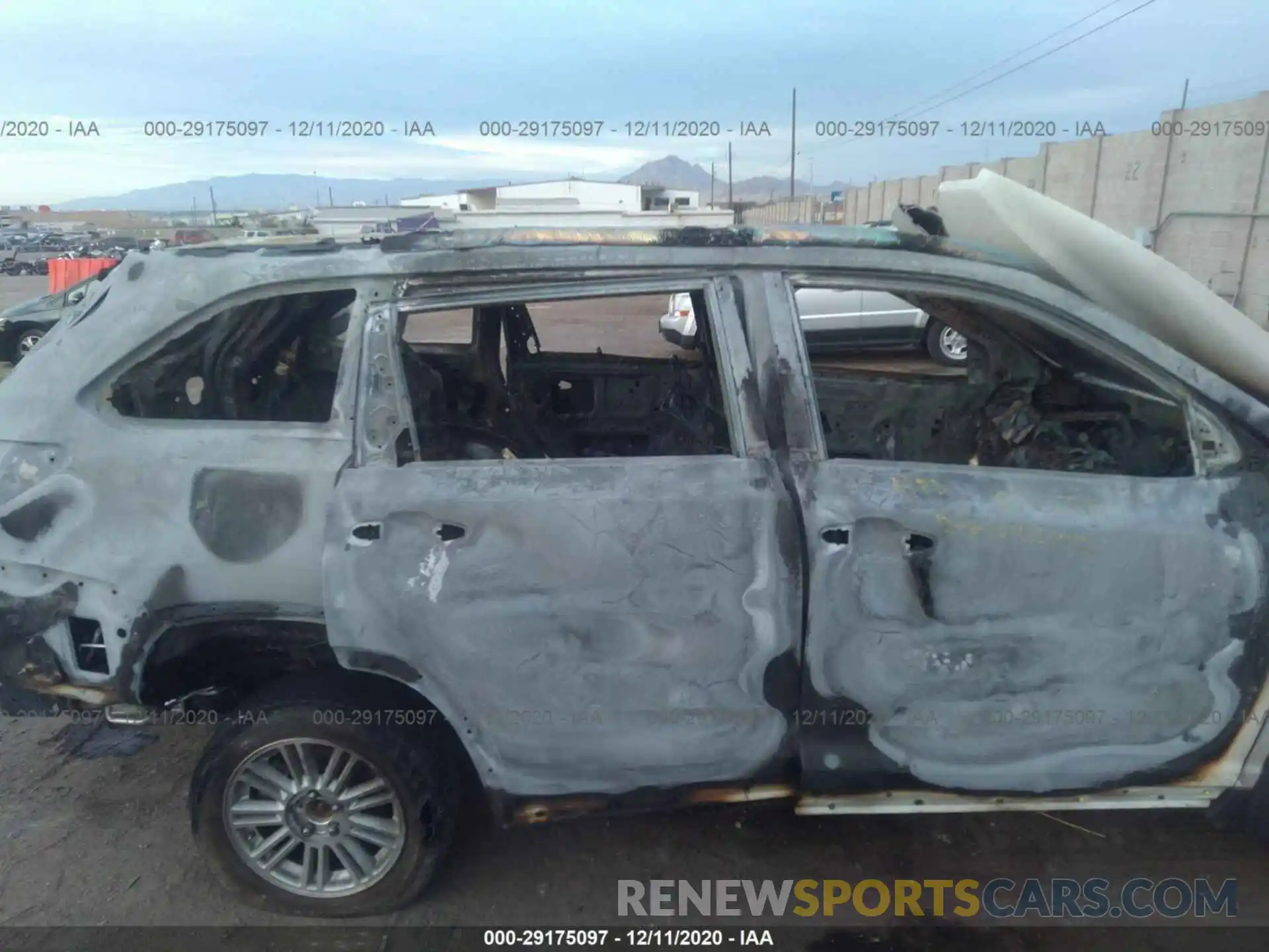 6 Photograph of a damaged car 5TDJGRFH5KS068327 TOYOTA HIGHLANDER 2019