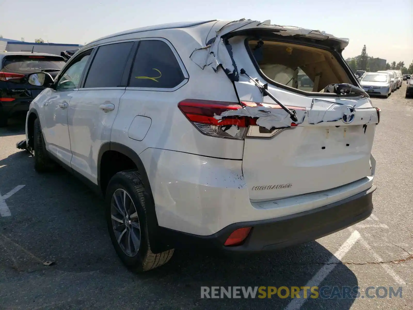 3 Photograph of a damaged car 5TDJGRFH5KS069851 TOYOTA HIGHLANDER 2019