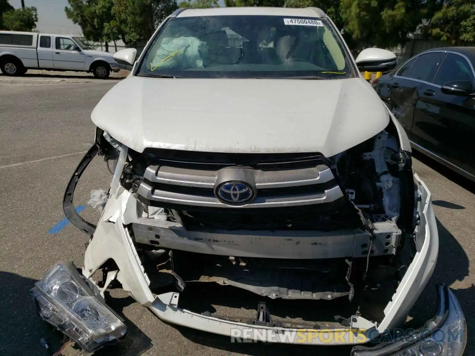 9 Photograph of a damaged car 5TDJGRFH5KS069851 TOYOTA HIGHLANDER 2019