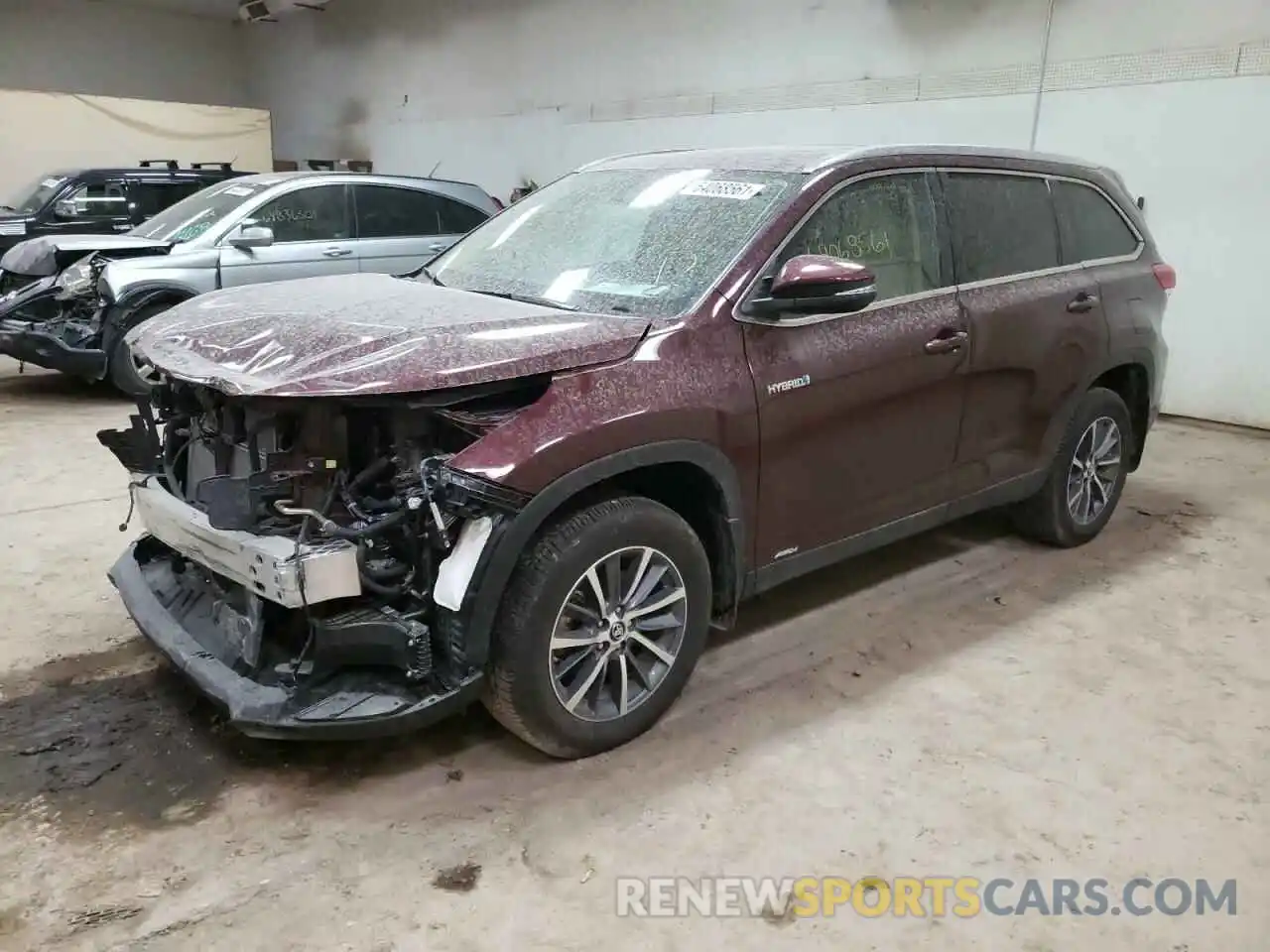 2 Photograph of a damaged car 5TDJGRFH5KS072507 TOYOTA HIGHLANDER 2019