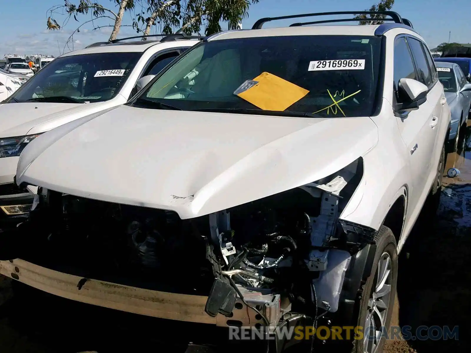 2 Photograph of a damaged car 5TDJGRFH6KS052847 TOYOTA HIGHLANDER 2019