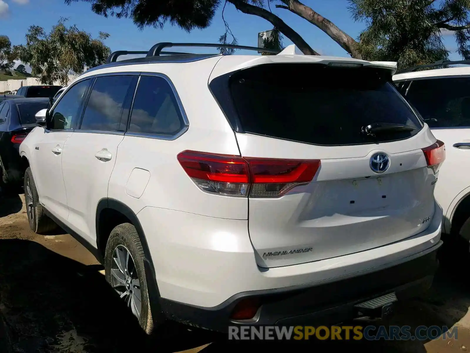 3 Photograph of a damaged car 5TDJGRFH6KS052847 TOYOTA HIGHLANDER 2019