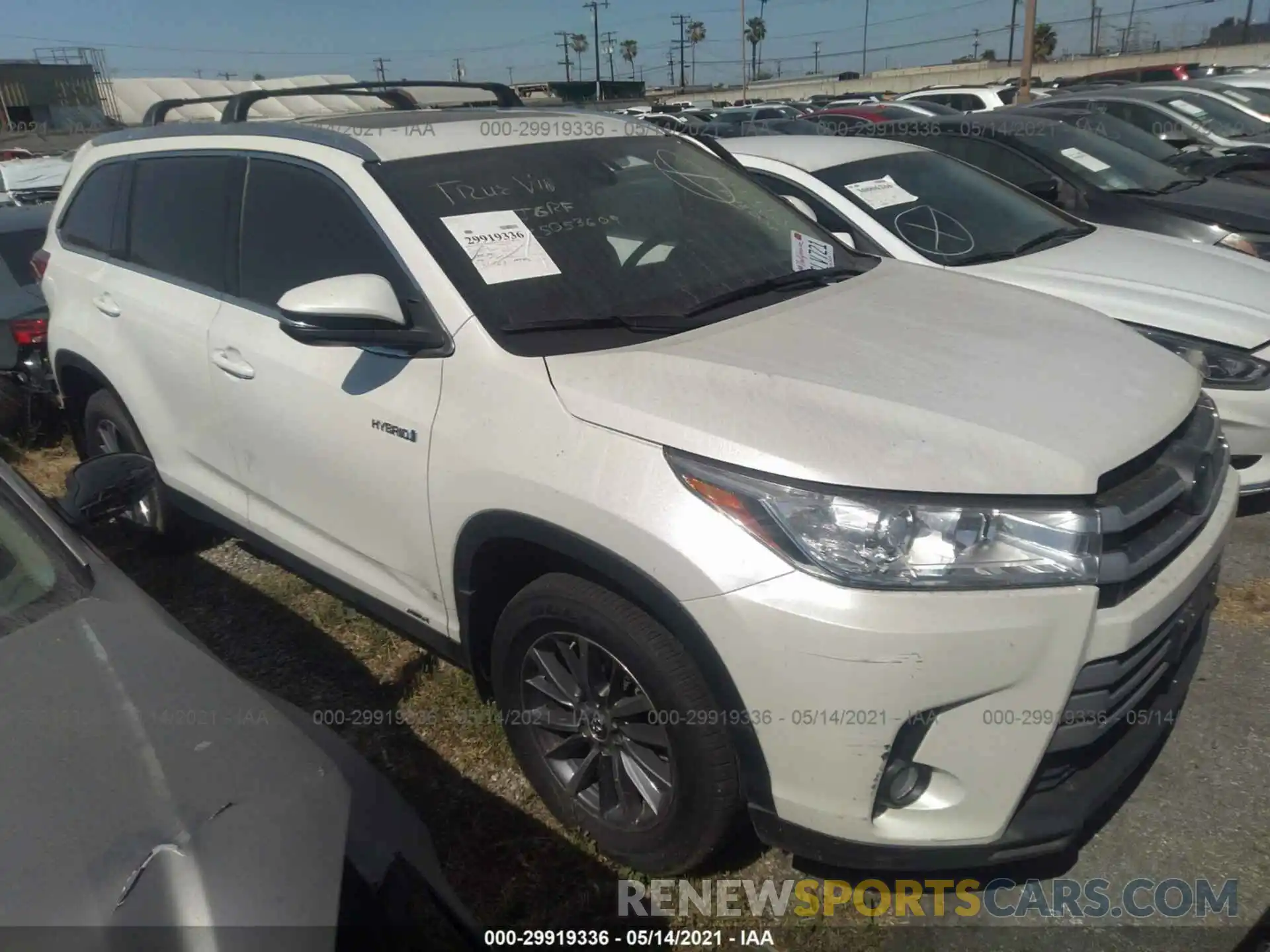 1 Photograph of a damaged car 5TDJGRFH6KS053609 TOYOTA HIGHLANDER 2019