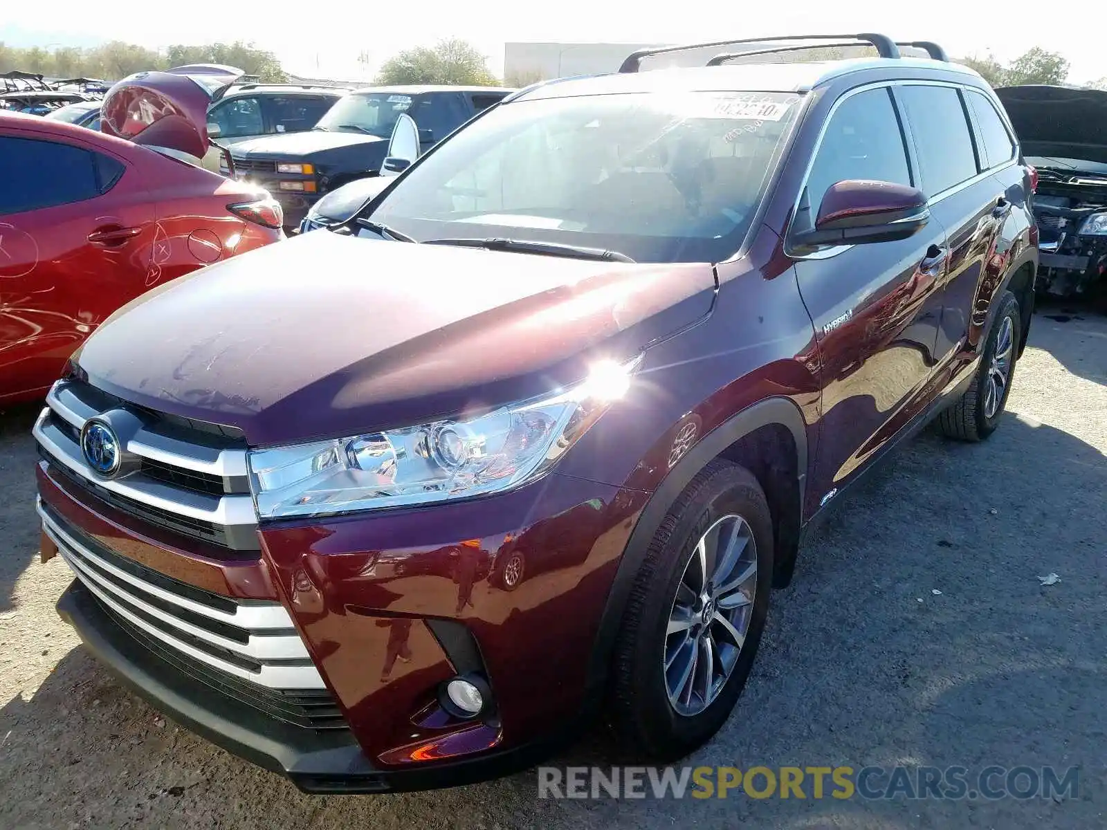 2 Photograph of a damaged car 5TDJGRFH6KS055313 TOYOTA HIGHLANDER 2019