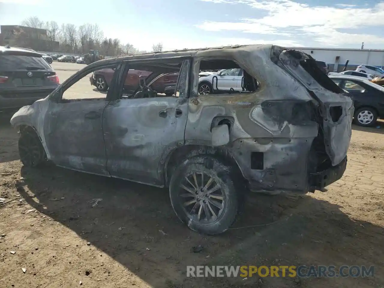 2 Photograph of a damaged car 5TDJGRFH6KS059264 TOYOTA HIGHLANDER 2019