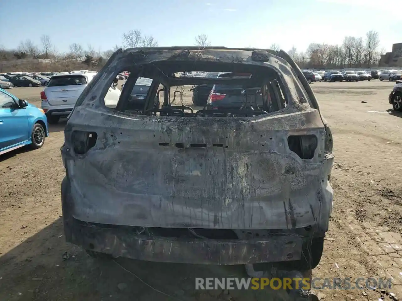 6 Photograph of a damaged car 5TDJGRFH6KS059264 TOYOTA HIGHLANDER 2019