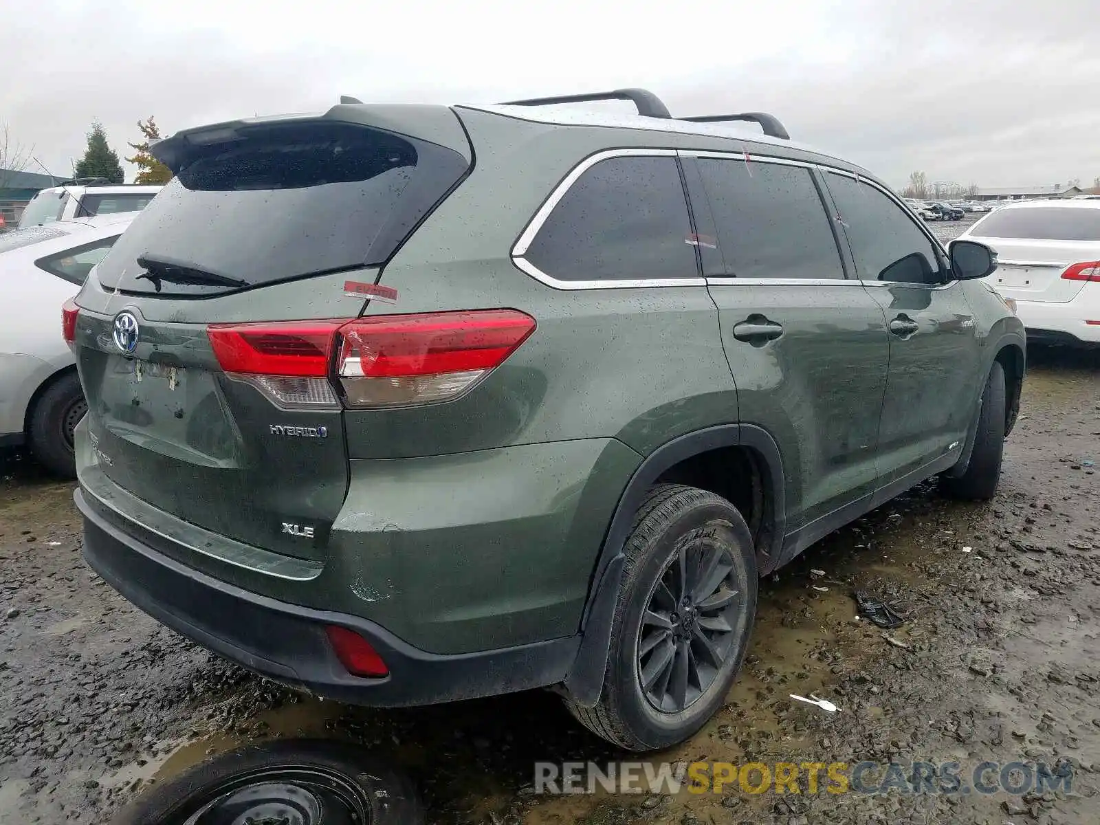 4 Photograph of a damaged car 5TDJGRFH6KS062603 TOYOTA HIGHLANDER 2019