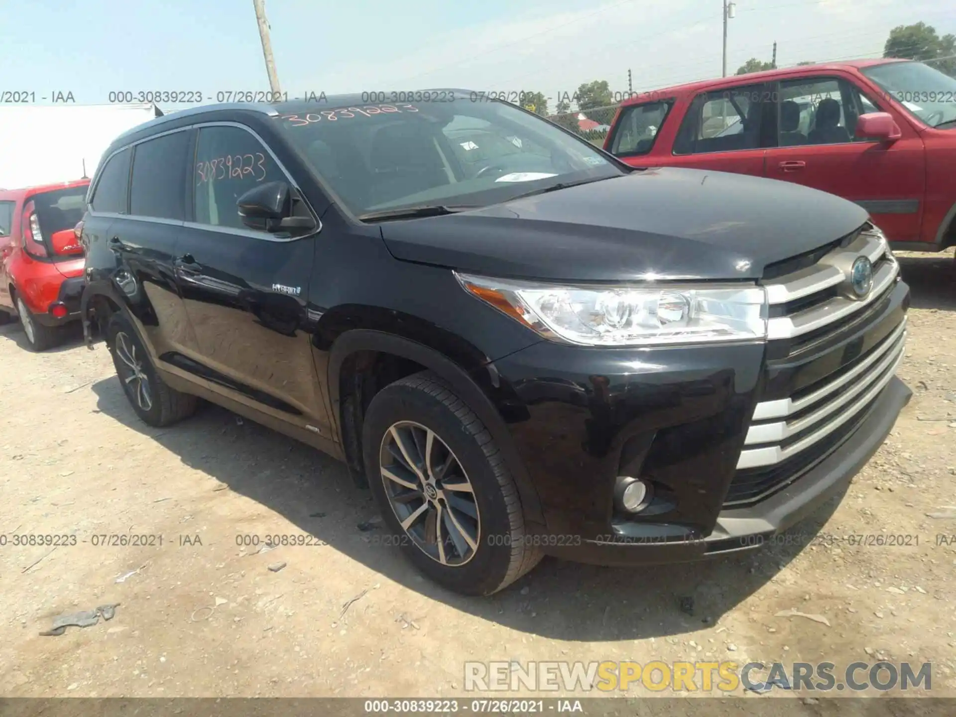 1 Photograph of a damaged car 5TDJGRFH6KS063072 TOYOTA HIGHLANDER 2019