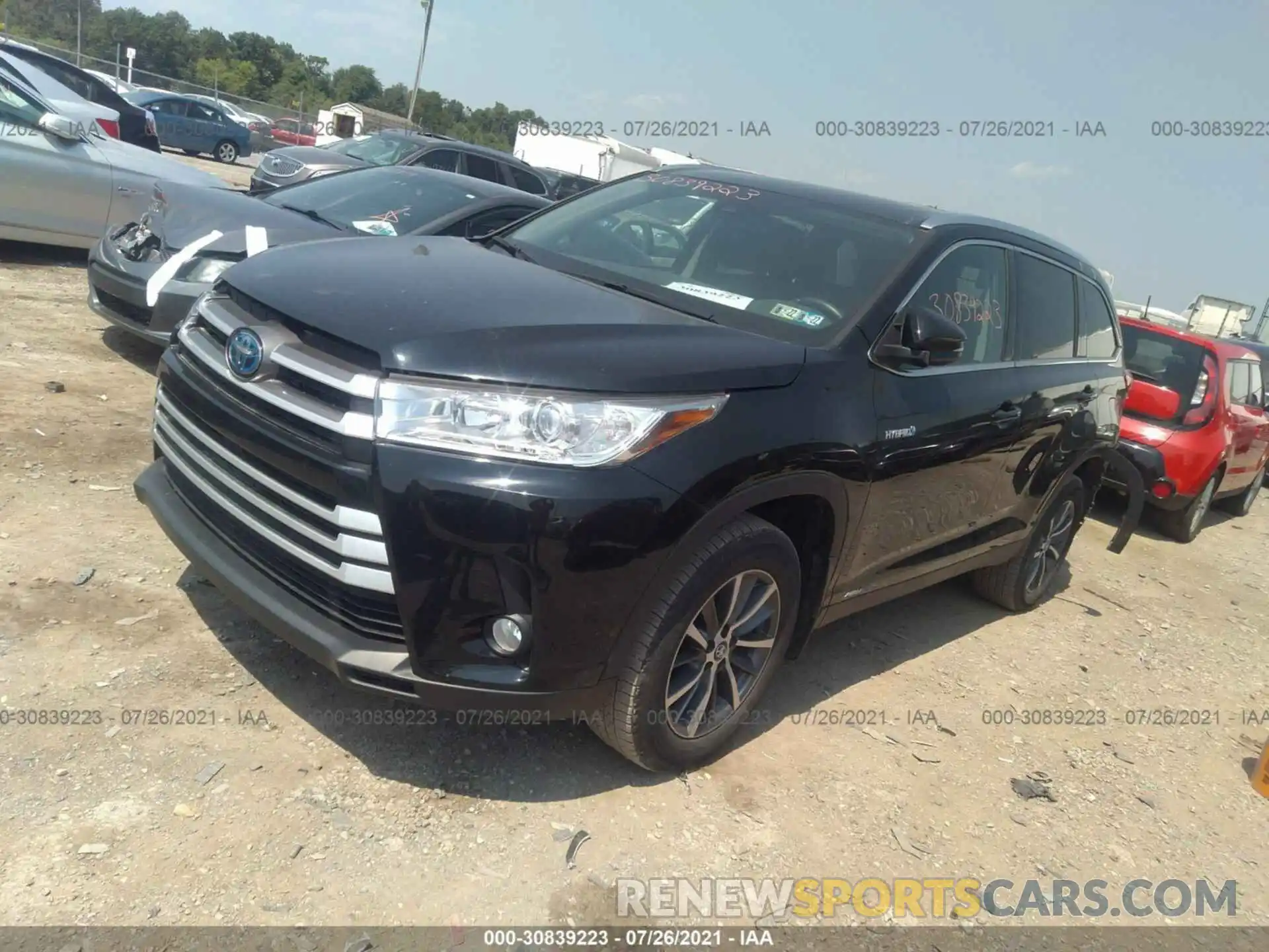 2 Photograph of a damaged car 5TDJGRFH6KS063072 TOYOTA HIGHLANDER 2019