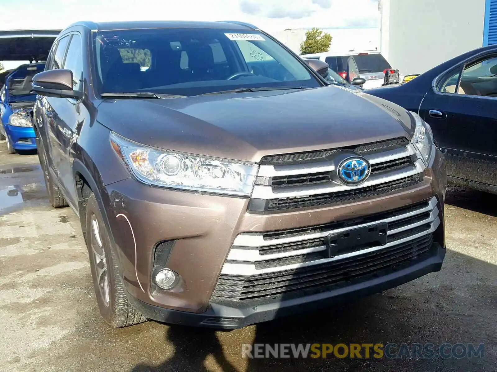 1 Photograph of a damaged car 5TDJGRFH6KS066232 TOYOTA HIGHLANDER 2019