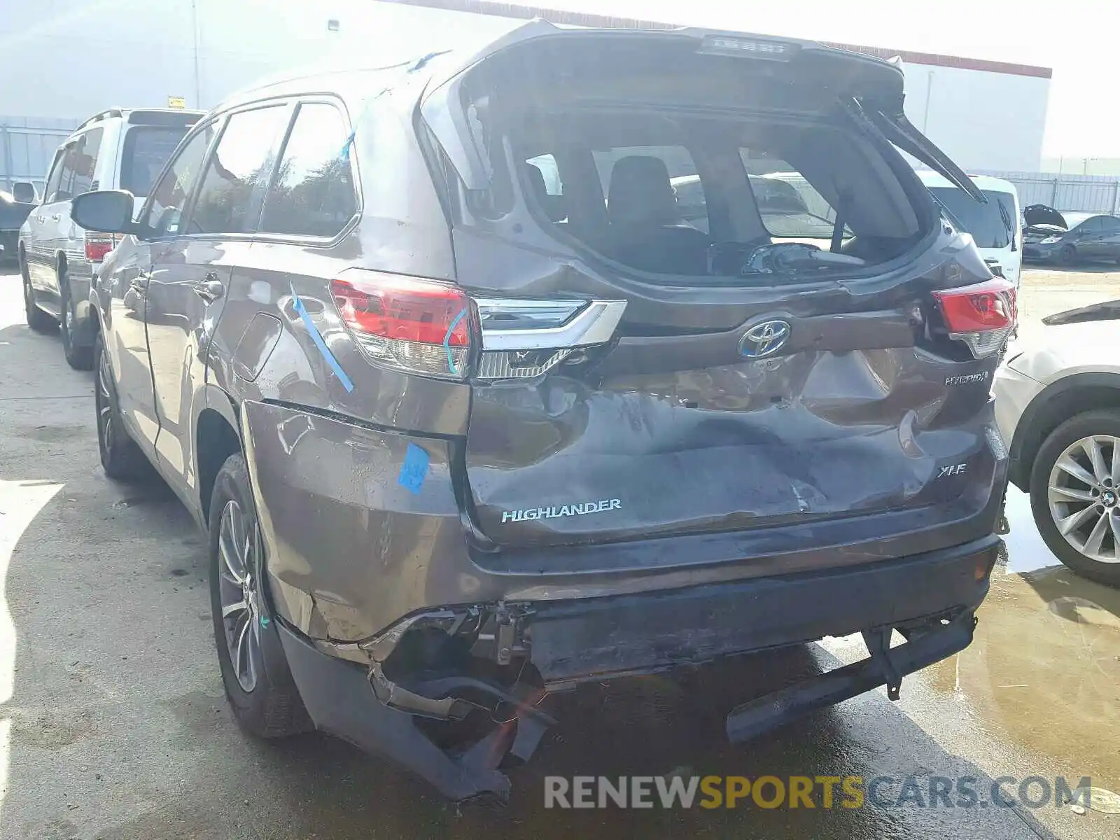 3 Photograph of a damaged car 5TDJGRFH6KS066232 TOYOTA HIGHLANDER 2019