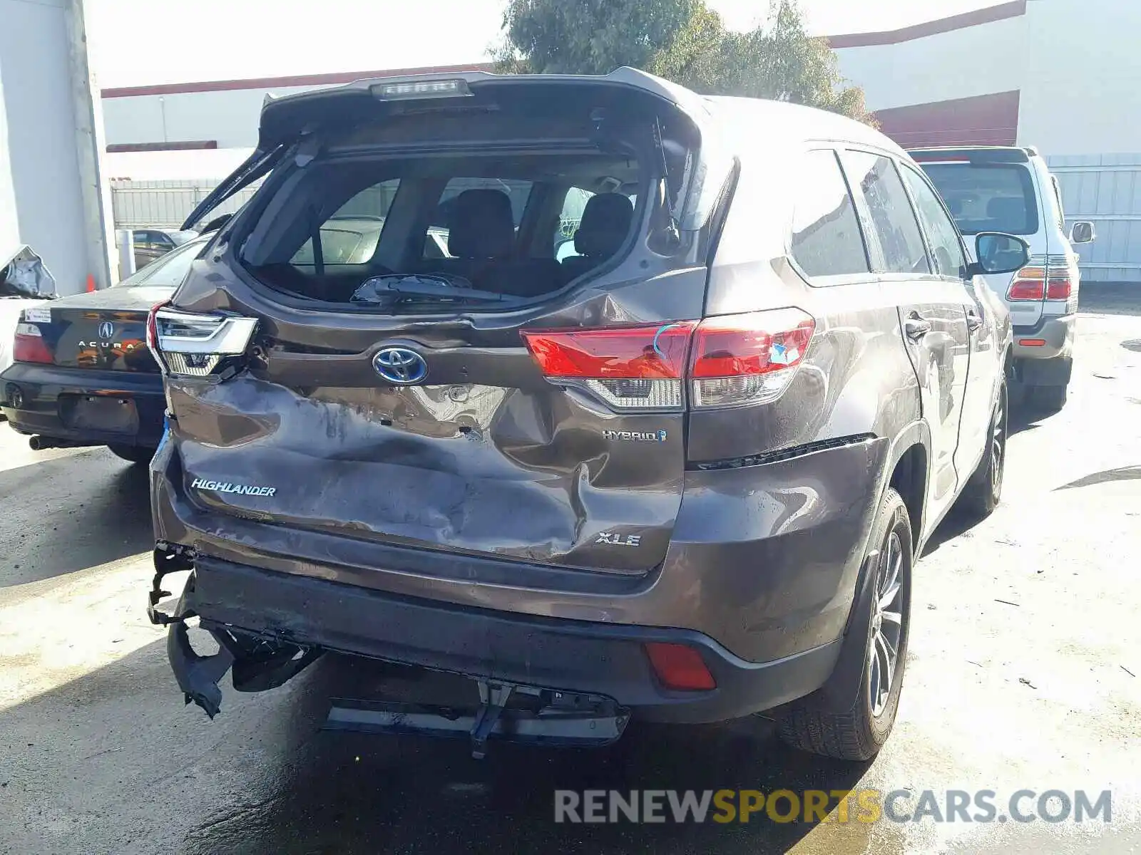 4 Photograph of a damaged car 5TDJGRFH6KS066232 TOYOTA HIGHLANDER 2019