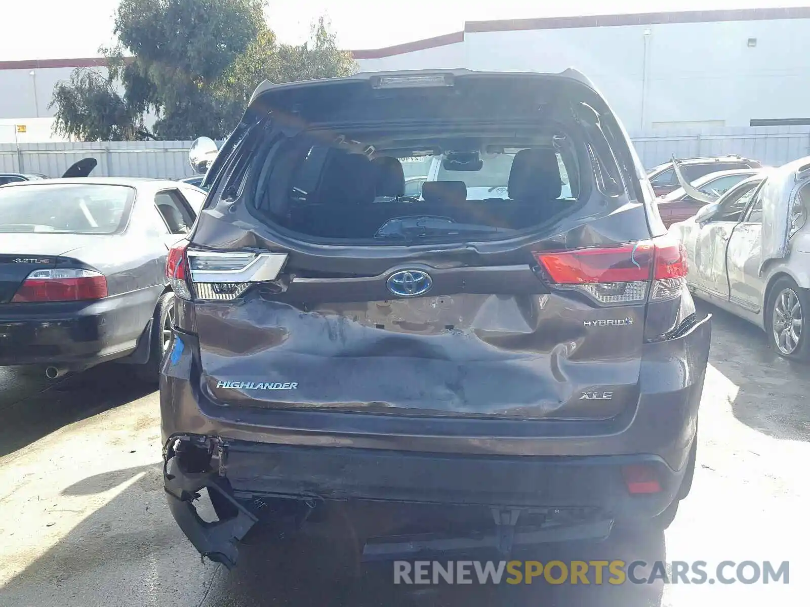 9 Photograph of a damaged car 5TDJGRFH6KS066232 TOYOTA HIGHLANDER 2019