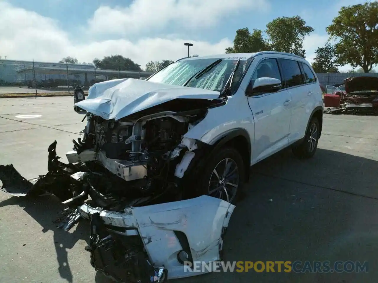 2 Photograph of a damaged car 5TDJGRFH6KS067591 TOYOTA HIGHLANDER 2019