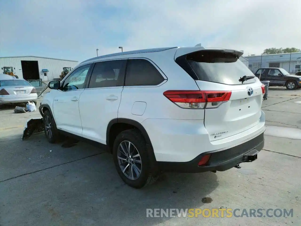 3 Photograph of a damaged car 5TDJGRFH6KS067591 TOYOTA HIGHLANDER 2019