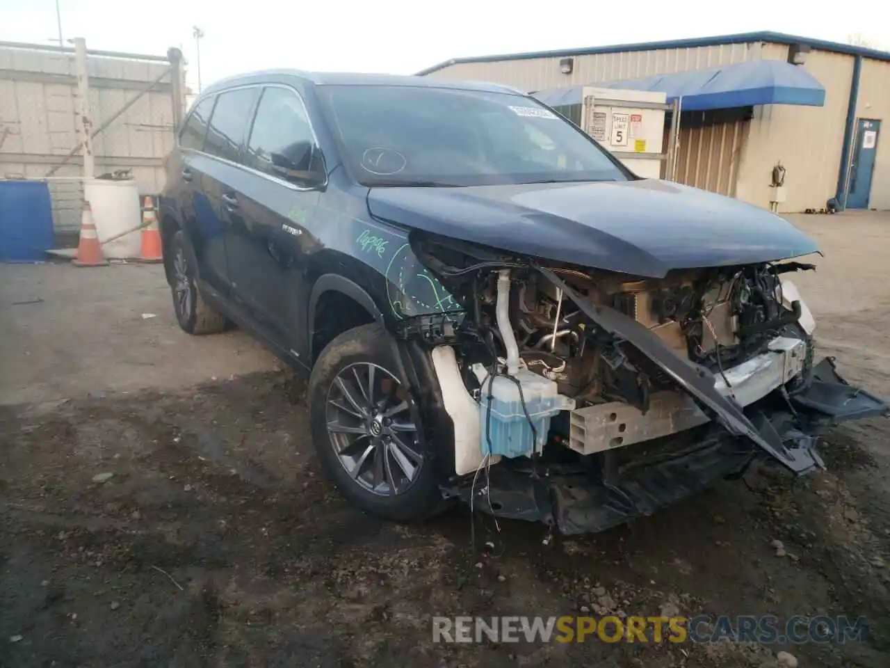 1 Photograph of a damaged car 5TDJGRFH6KS071611 TOYOTA HIGHLANDER 2019