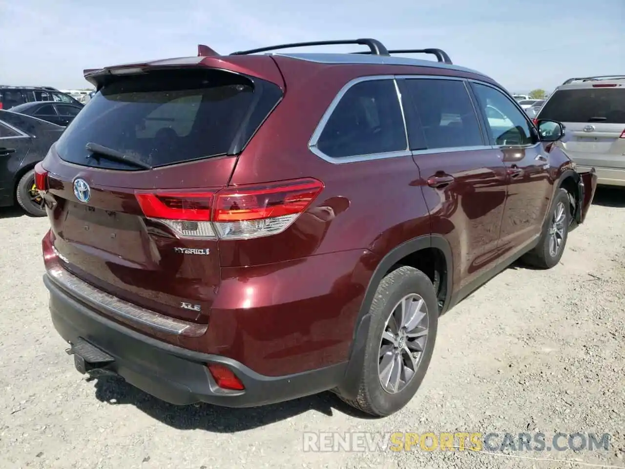 4 Photograph of a damaged car 5TDJGRFH6KS072628 TOYOTA HIGHLANDER 2019