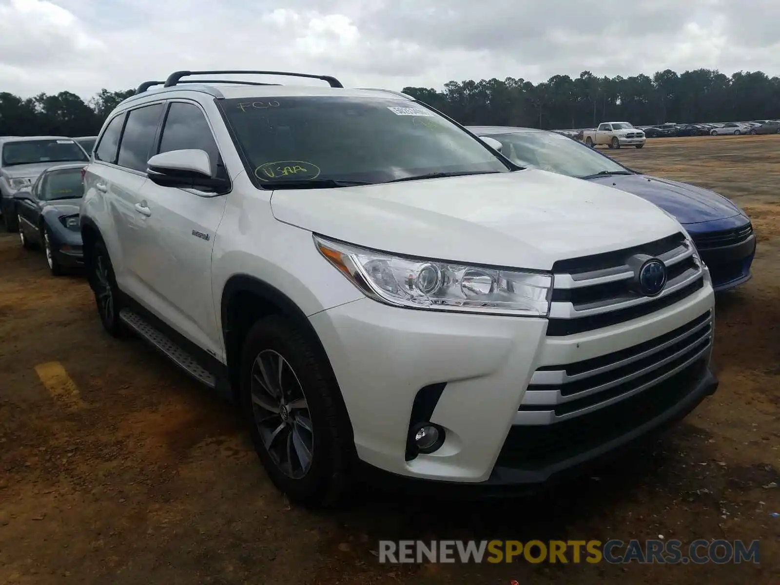 1 Photograph of a damaged car 5TDJGRFH6KS074718 TOYOTA HIGHLANDER 2019