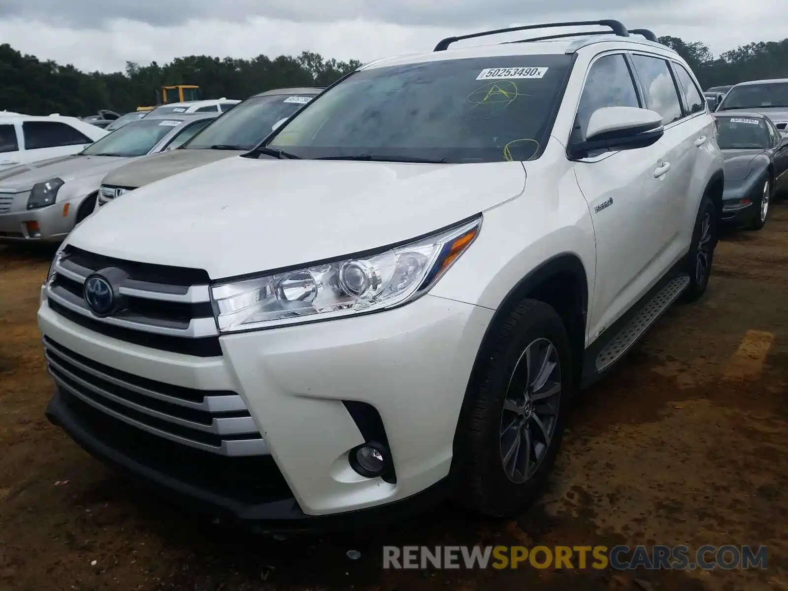 2 Photograph of a damaged car 5TDJGRFH6KS074718 TOYOTA HIGHLANDER 2019