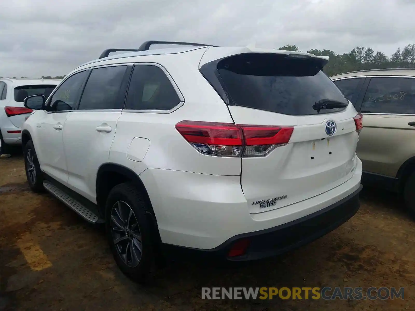 3 Photograph of a damaged car 5TDJGRFH6KS074718 TOYOTA HIGHLANDER 2019