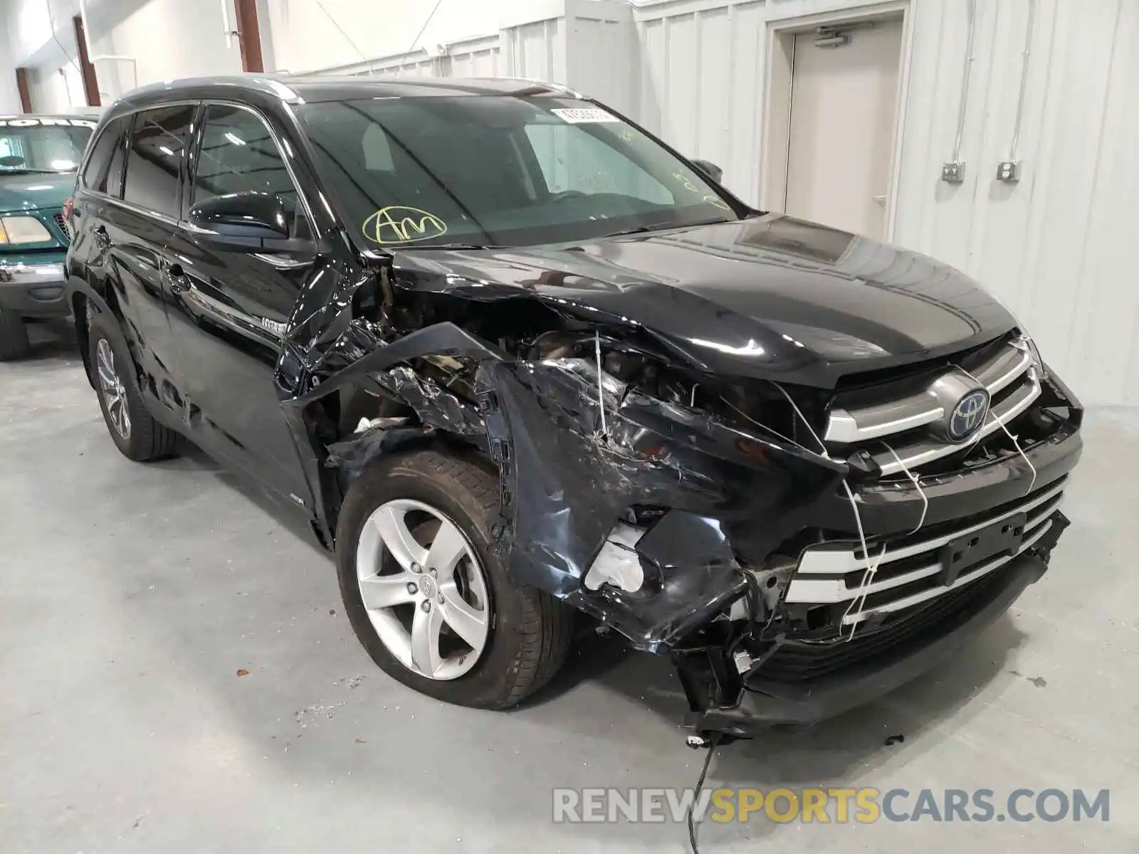 1 Photograph of a damaged car 5TDJGRFH6KS075402 TOYOTA HIGHLANDER 2019