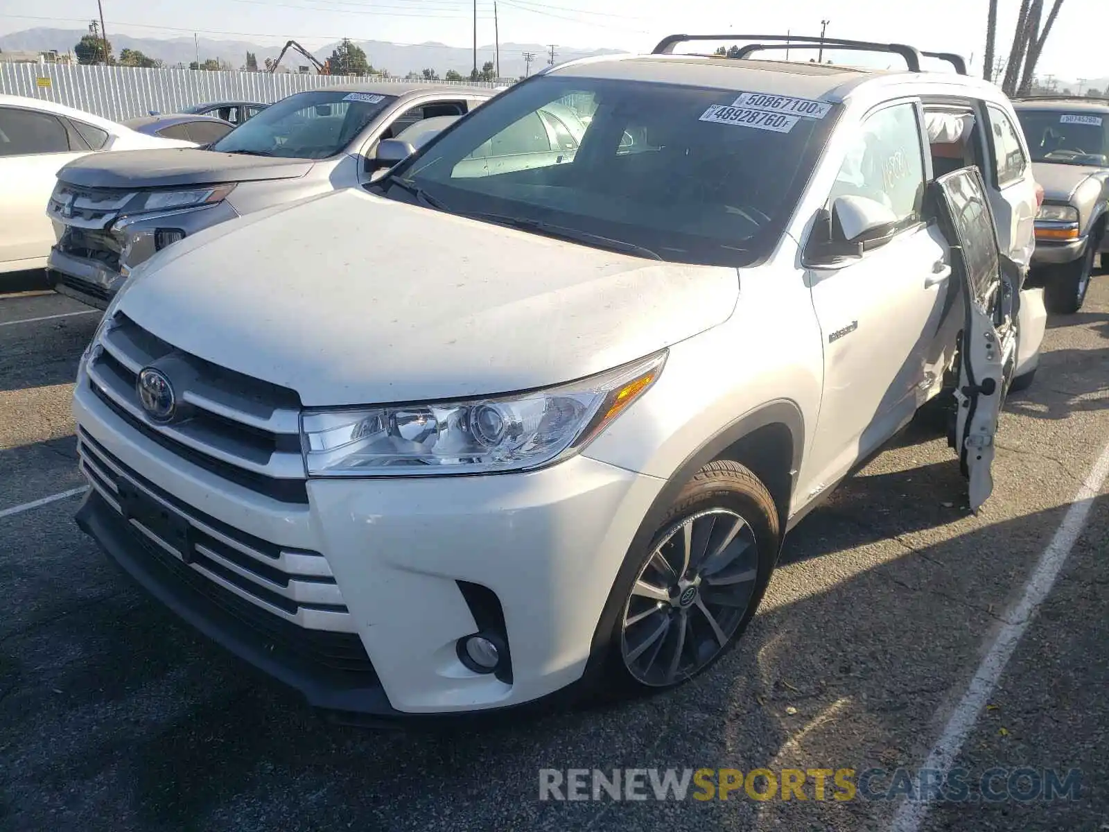 2 Photograph of a damaged car 5TDJGRFH7KS052520 TOYOTA HIGHLANDER 2019